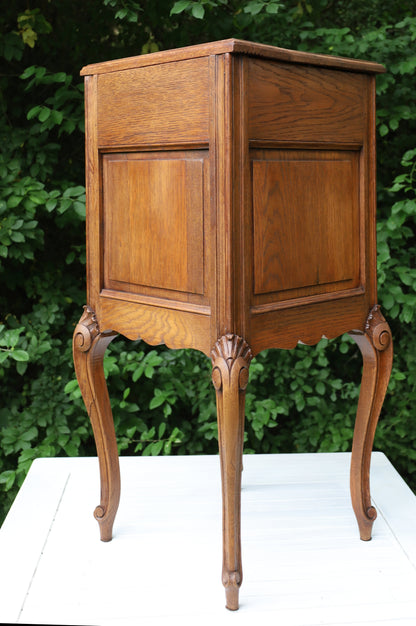 Antiker Nachttisch / Schränkchen im Louise XV - Stil um 1870 - 1890, in Braun aus Holz {{ Shabby Chic und Landhaus Deko }} {{ www.Stein-Alt.de }}