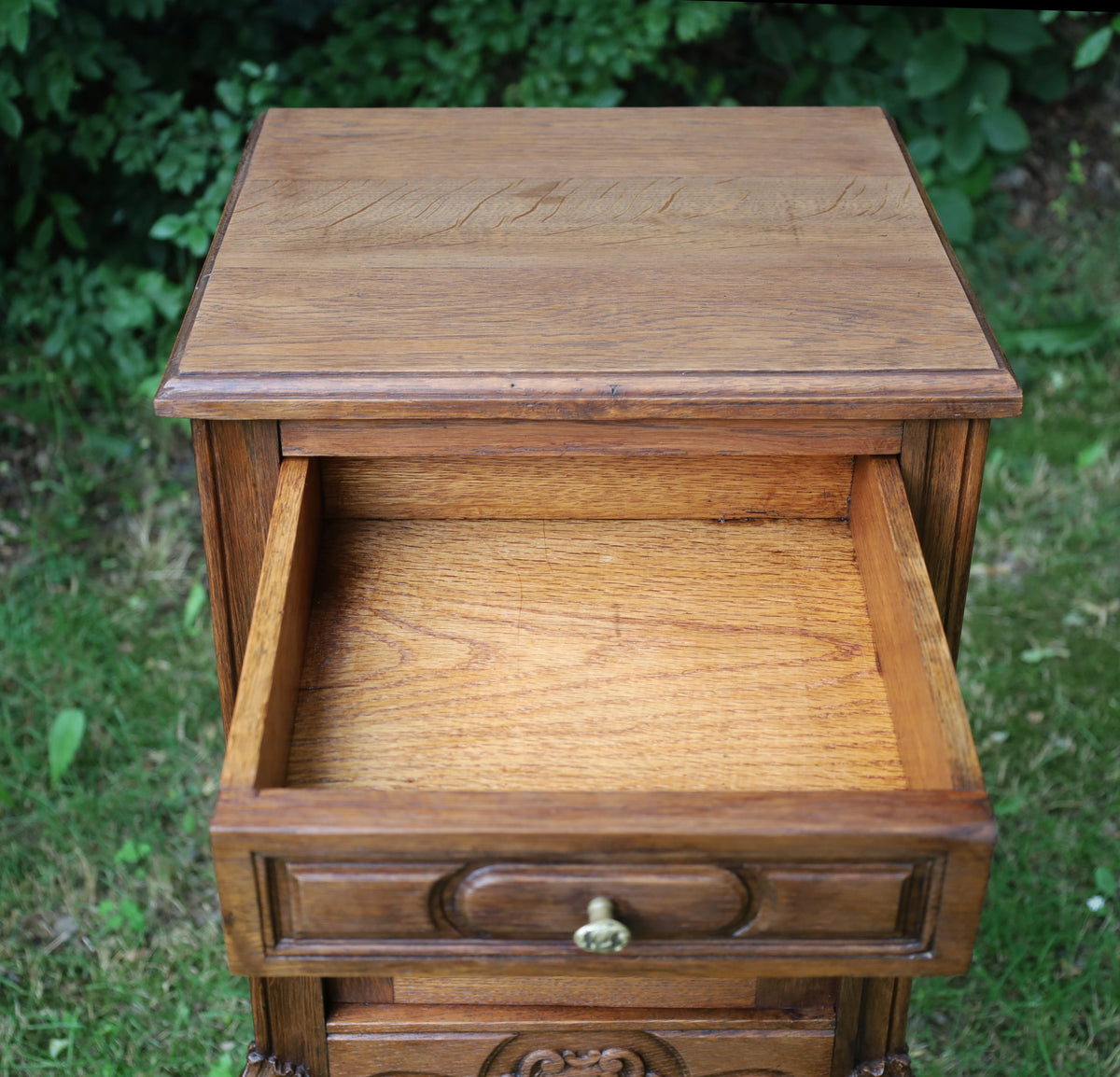 Antiker Nachttisch / Schränkchen im Louise XV - Stil um 1870 - 1890, in Braun aus Holz {{ Shabby Chic und Landhaus Deko }} {{ www.Stein-Alt.de }}
