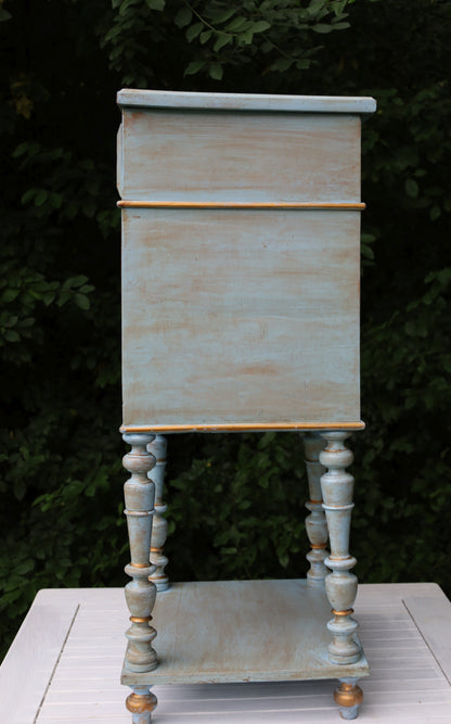 Vintage Schränkchen im Shabby Chic Stil aus Holz in Blau-Türkis {{ Shabby Chic und Landhaus Deko }} {{ www.Stein-Alt.de }}
