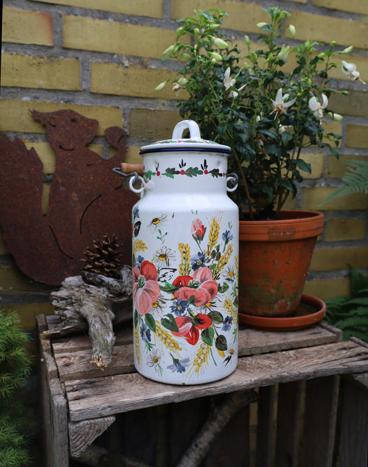 Vintage Emaille-Milchkanne mit Bauernmalerei