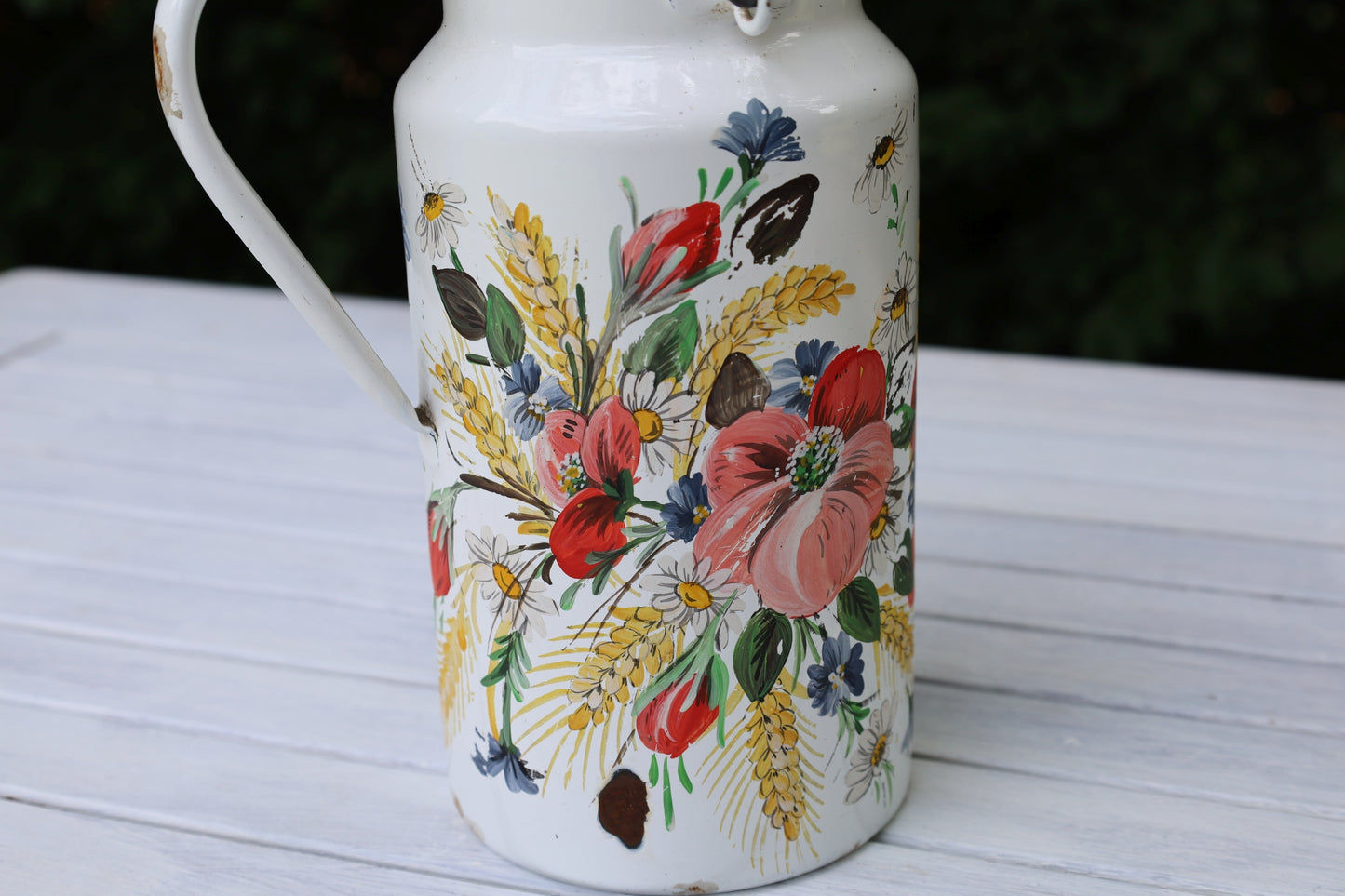 Vintage Emaille-Milchkanne mit Bauernmalerei