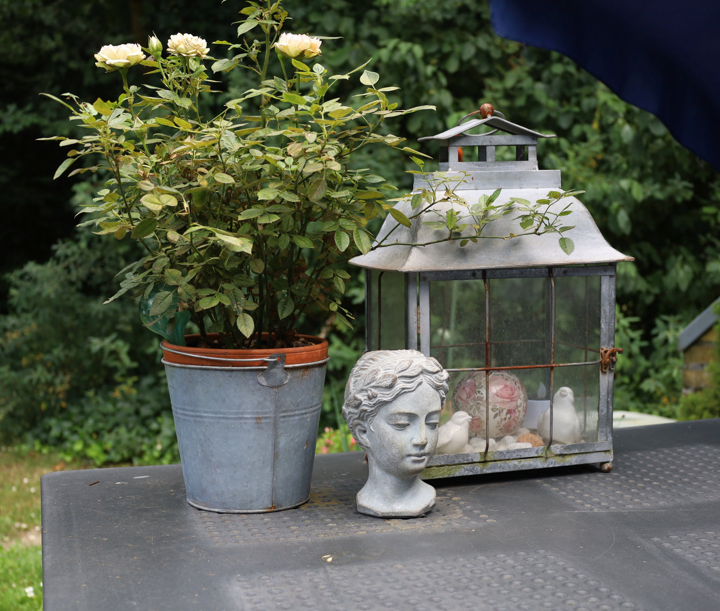 Frauen-Büste Steinguss Grau 12x11x17 cm - Wetterfeste Gartendeko im Shabby Chic