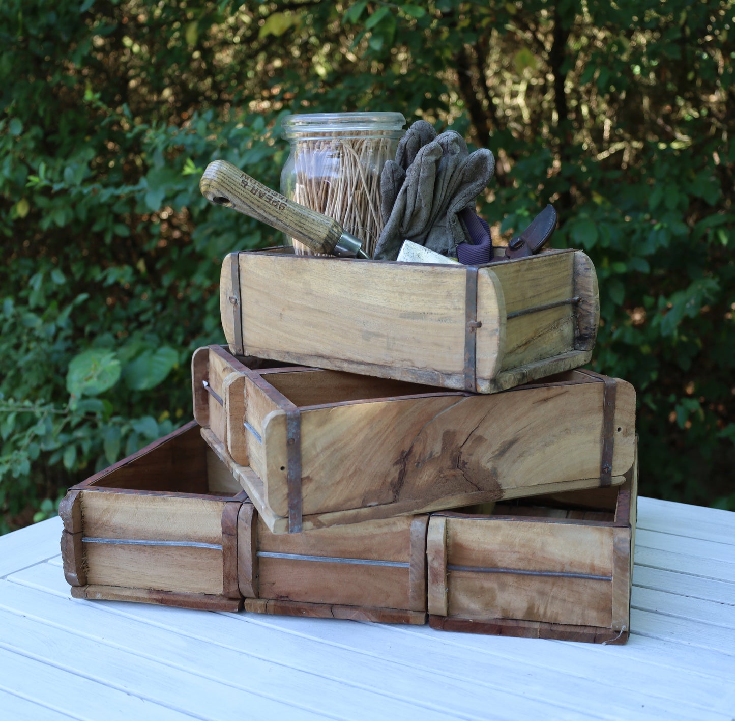 Rustikales Wandregal aus Holz-Ziegelformen - Vintage Braun