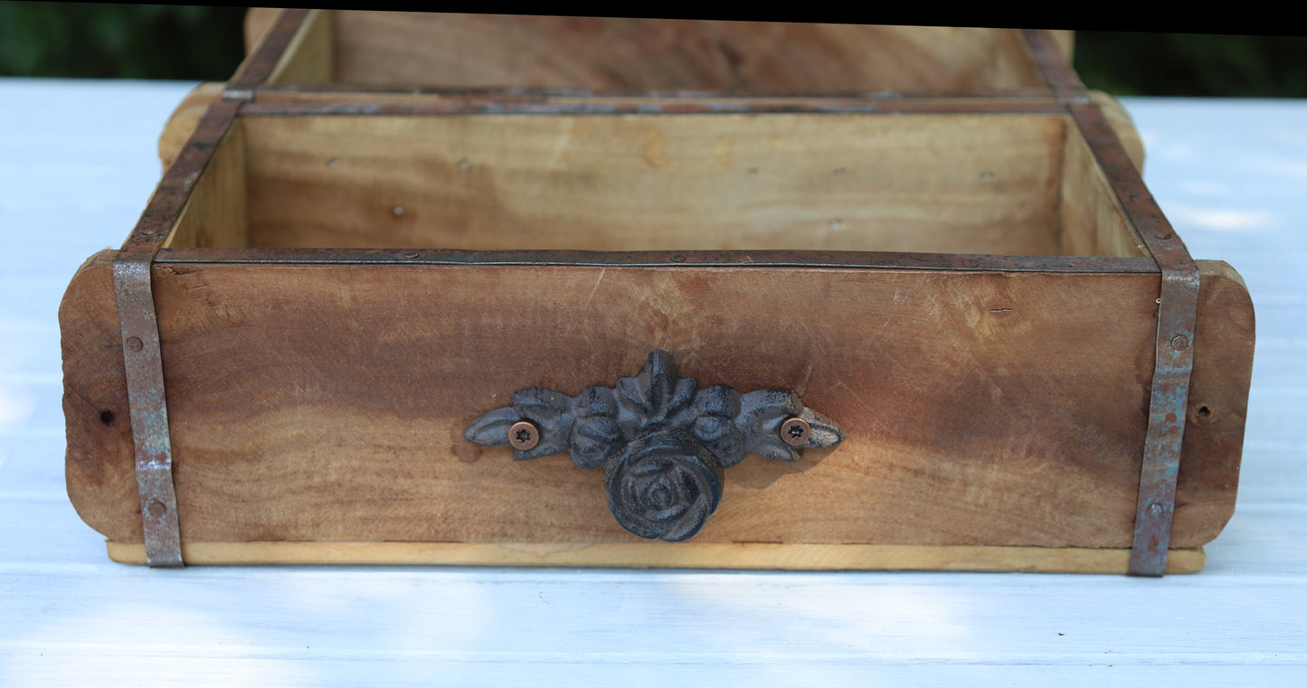 Organizer für Garten und Balkon aus alten Ziegelformen mit Griffen