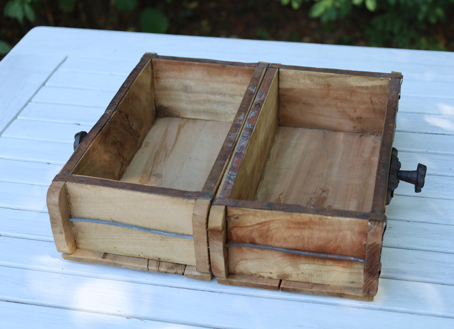 Organizer für Garten und Balkon aus alten Ziegelformen mit Griffen