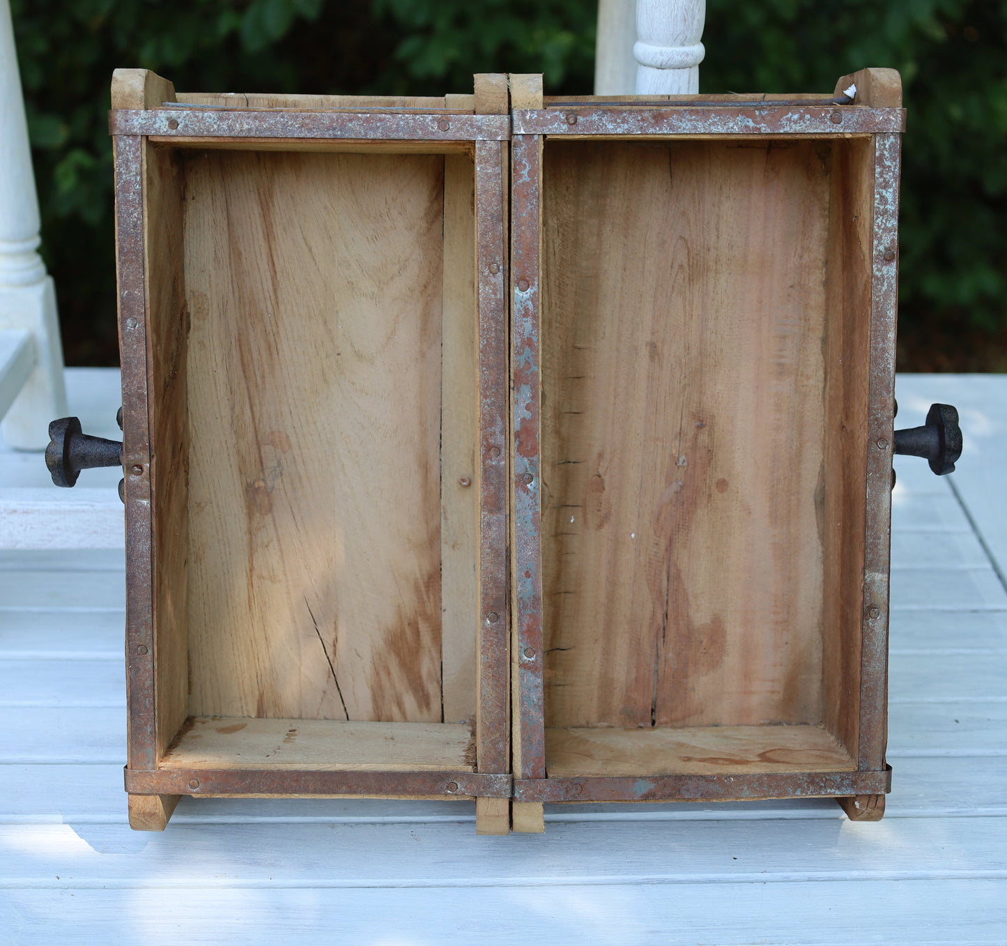 Organizer für Garten und Balkon aus alten Ziegelformen mit Griffen