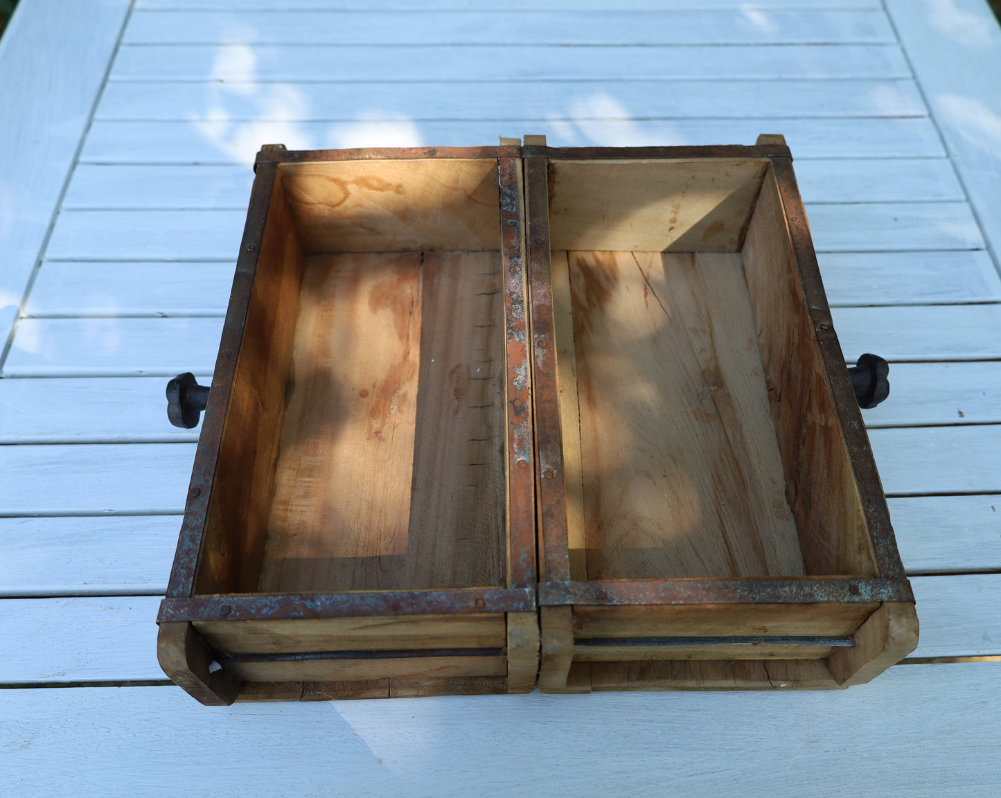 Organizer für Garten und Balkon aus alten Ziegelformen mit Griffen