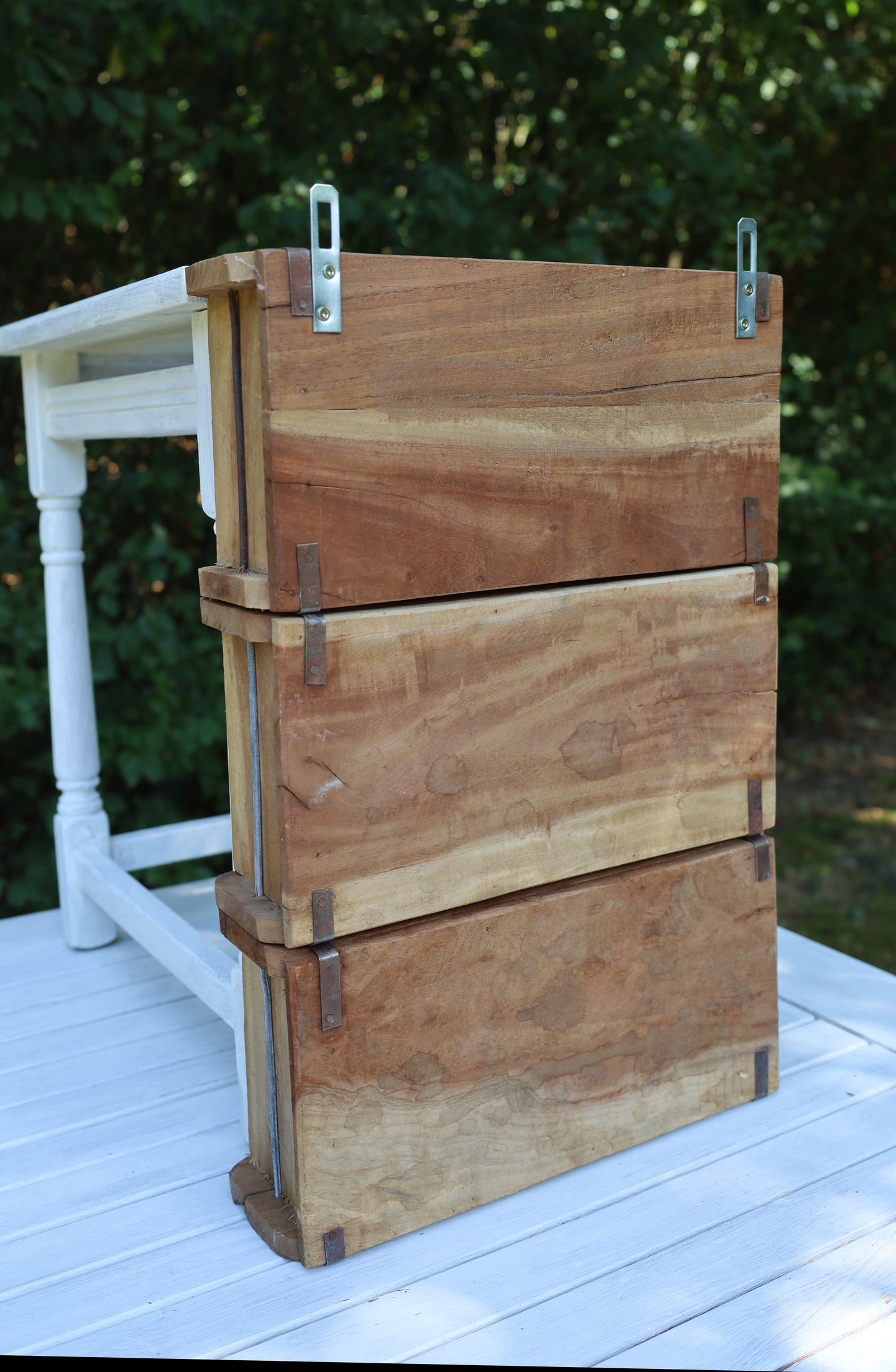 Rustikales Wandregal aus Holz-Ziegelformen - Vintage Braun