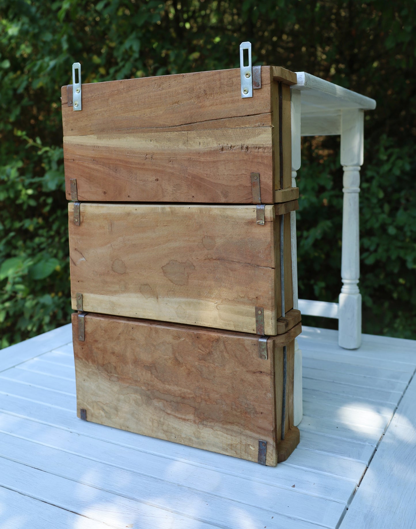 Rustikales Wandregal aus Holz-Ziegelformen - Vintage Braun