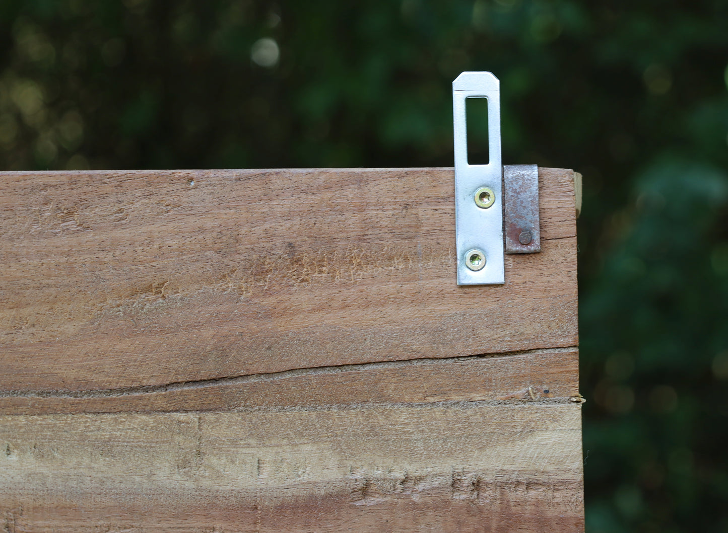 Rustikales Wandregal aus Holz-Ziegelformen - Vintage Braun