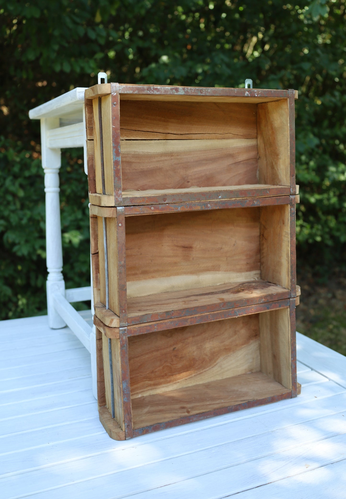 Rustikales Wandregal aus Holz-Ziegelformen - Vintage Braun