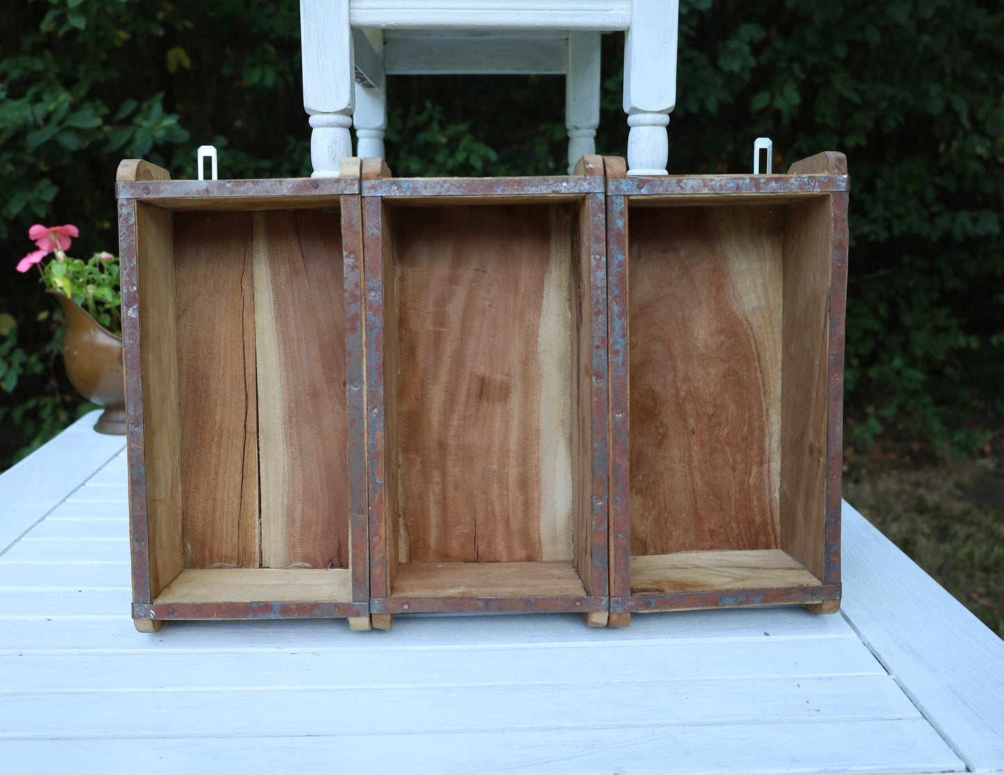 Rustikales Wandregal aus Holz-Ziegelformen - Vintage Braun