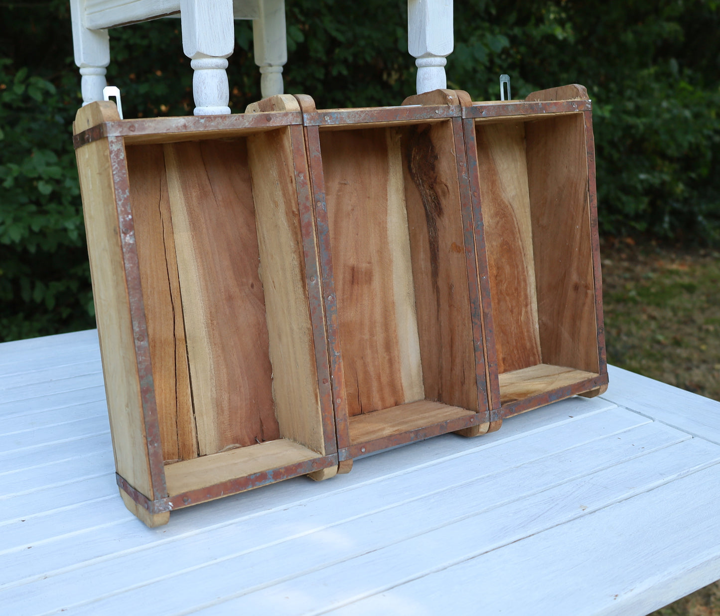 Rustikales Wandregal aus Holz-Ziegelformen - Vintage Braun