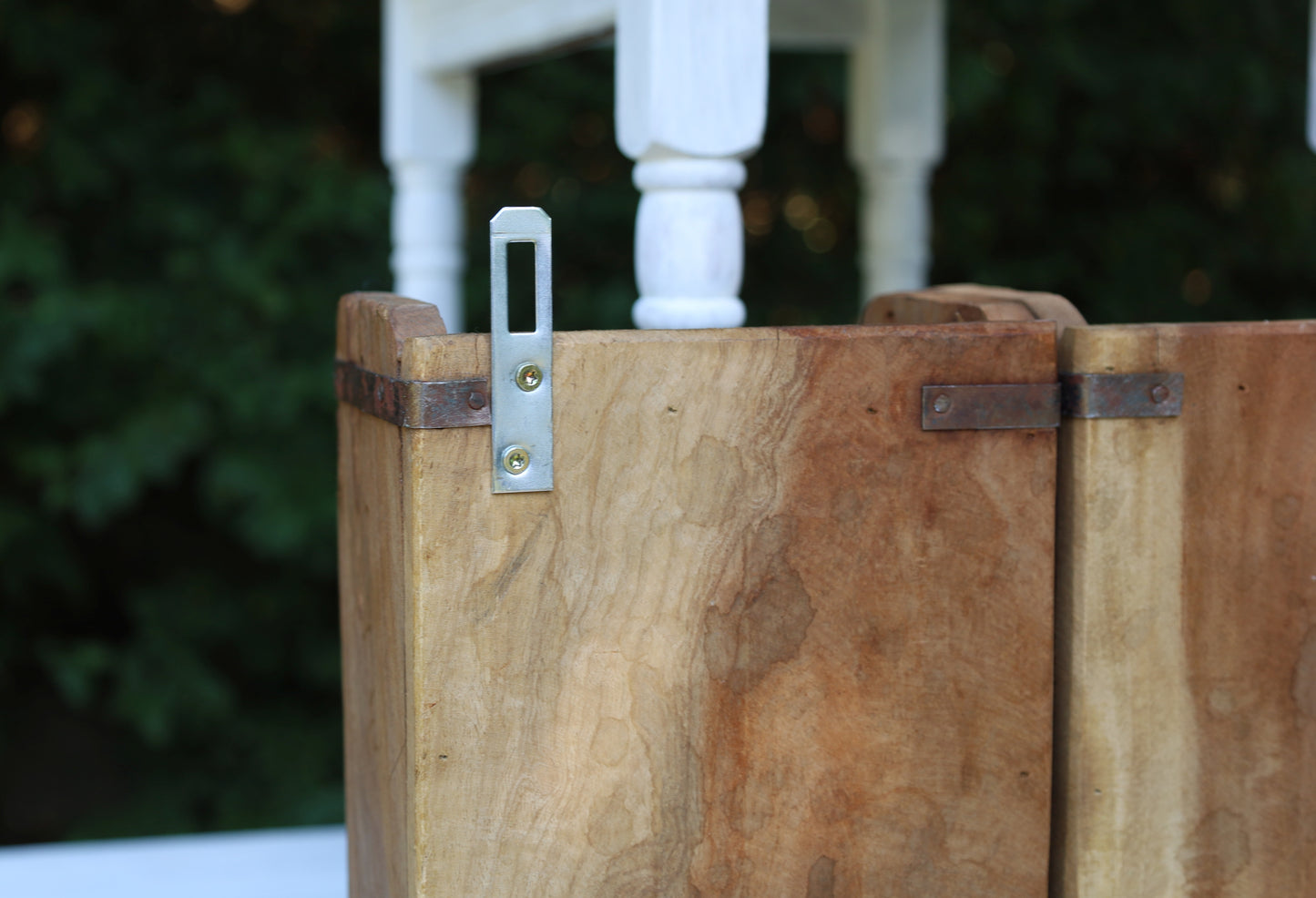 Rustikales Wandregal aus Holz-Ziegelformen - Vintage Braun