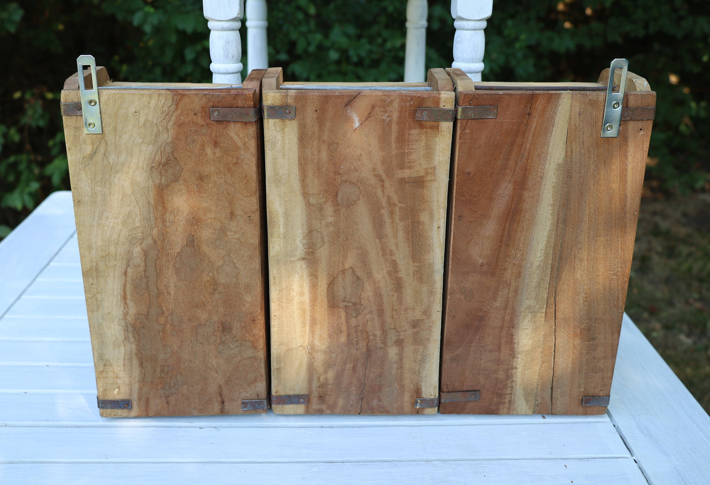 Rustikales Wandregal aus Holz-Ziegelformen - Vintage Braun