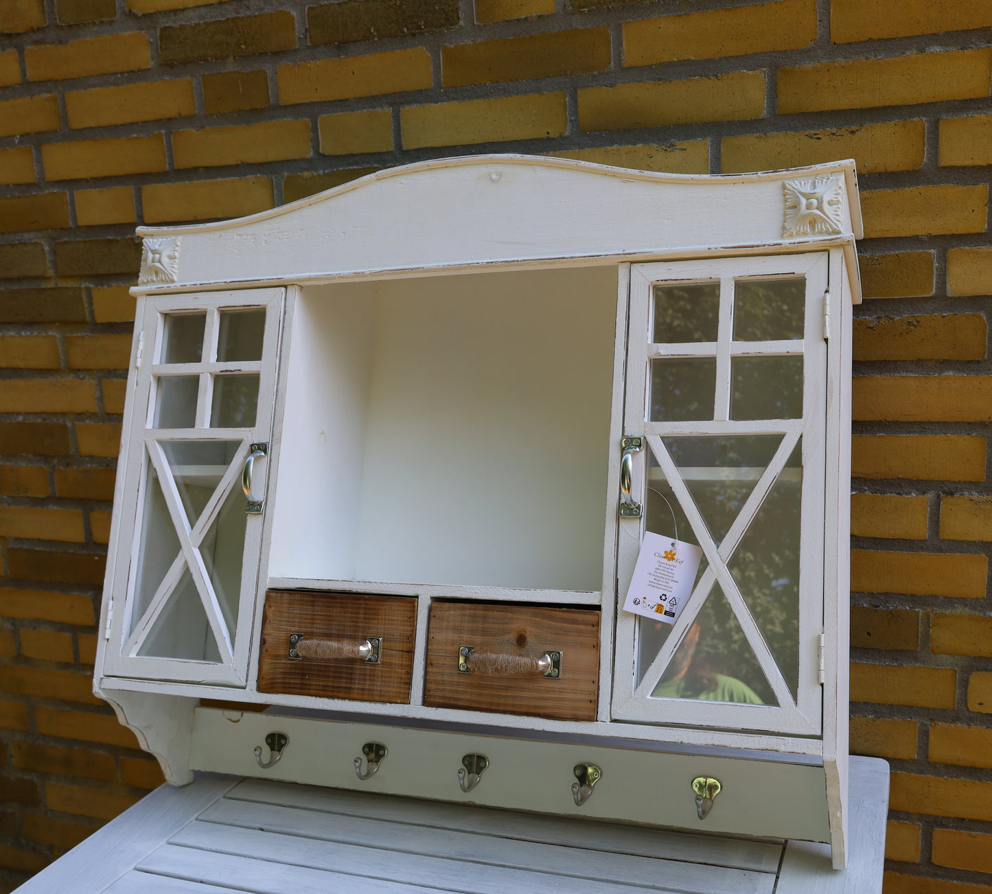 Weißer Hängeschrank aus Holz mit Schubladen und Haken - Landhausstil Shabby Chic