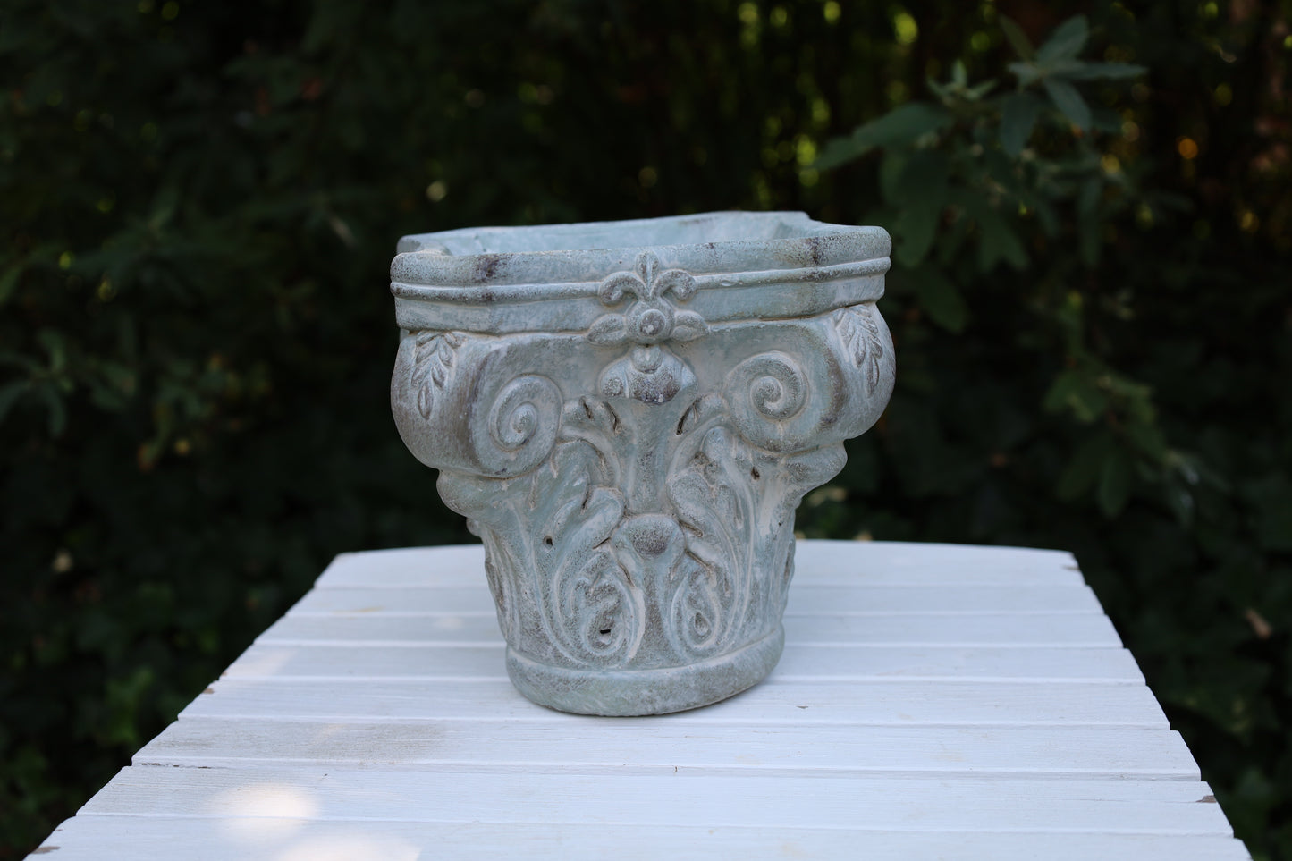 Klassischer Blumentopf aus Steinguss - Grau-Grün 17x17x16 cm