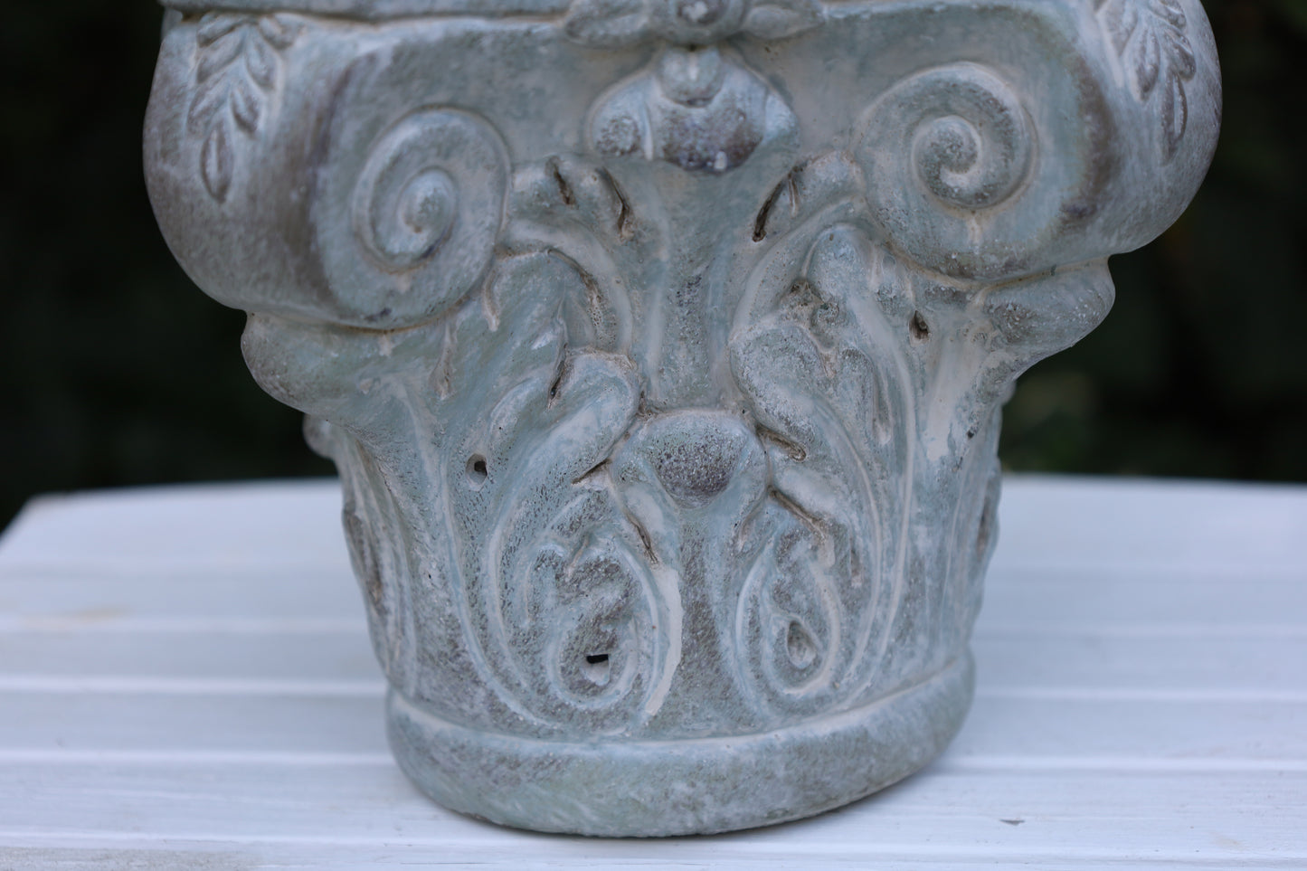 Klassischer Blumentopf aus Steinguss - Grau-Grün 17x17x16 cm