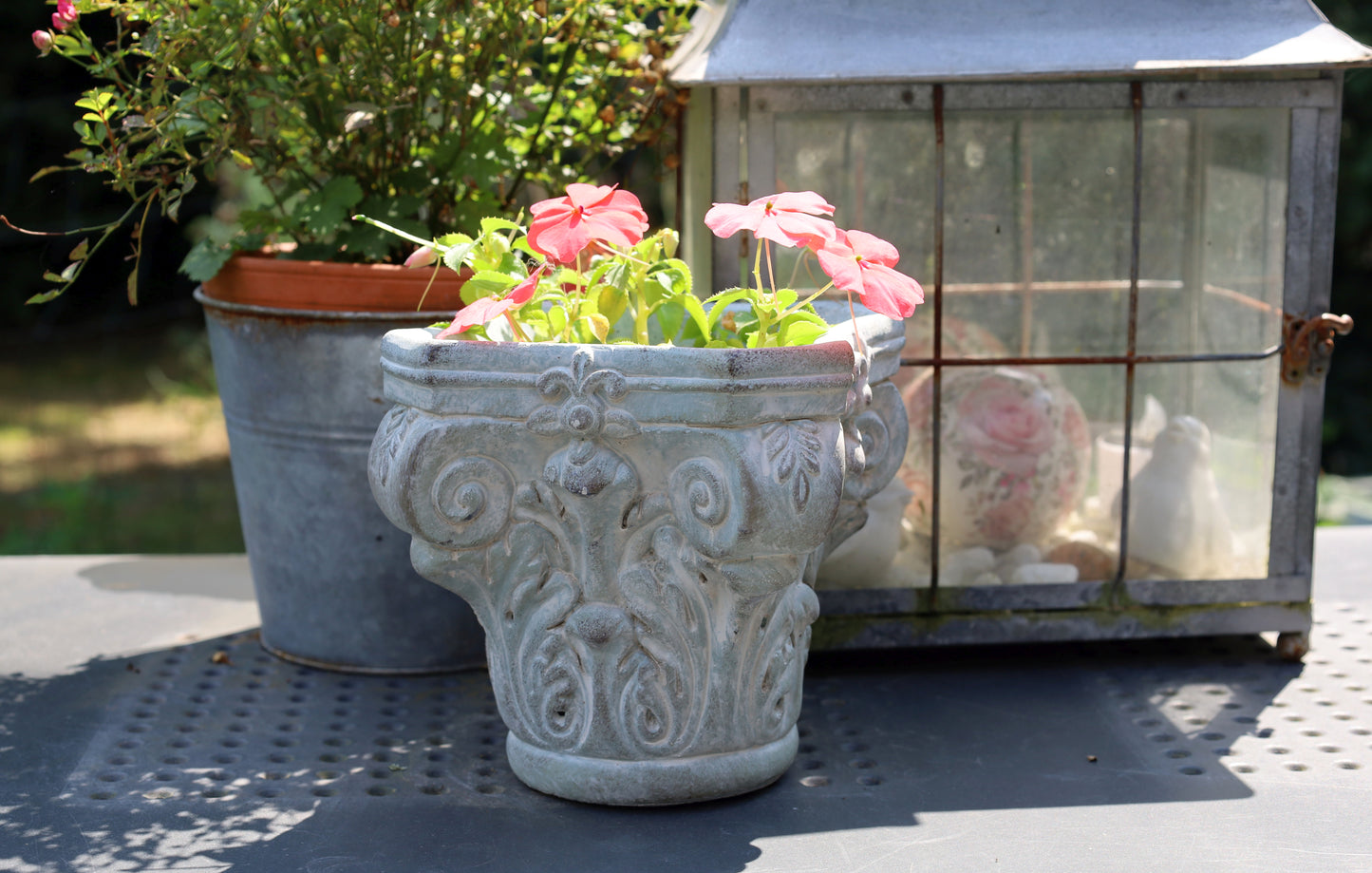 Klassischer Blumentopf aus Steinguss - Grau-Grün 17x17x16 cm