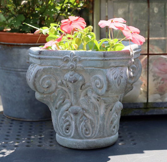 Klassischer Blumentopf aus Steinguss - Grau-Grün 17x17x16 cm