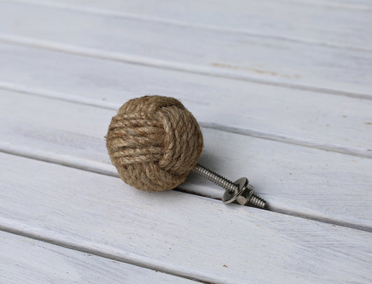 Maritimer Möbelknauf / Schubladengriff: Seilknoten aus Jute