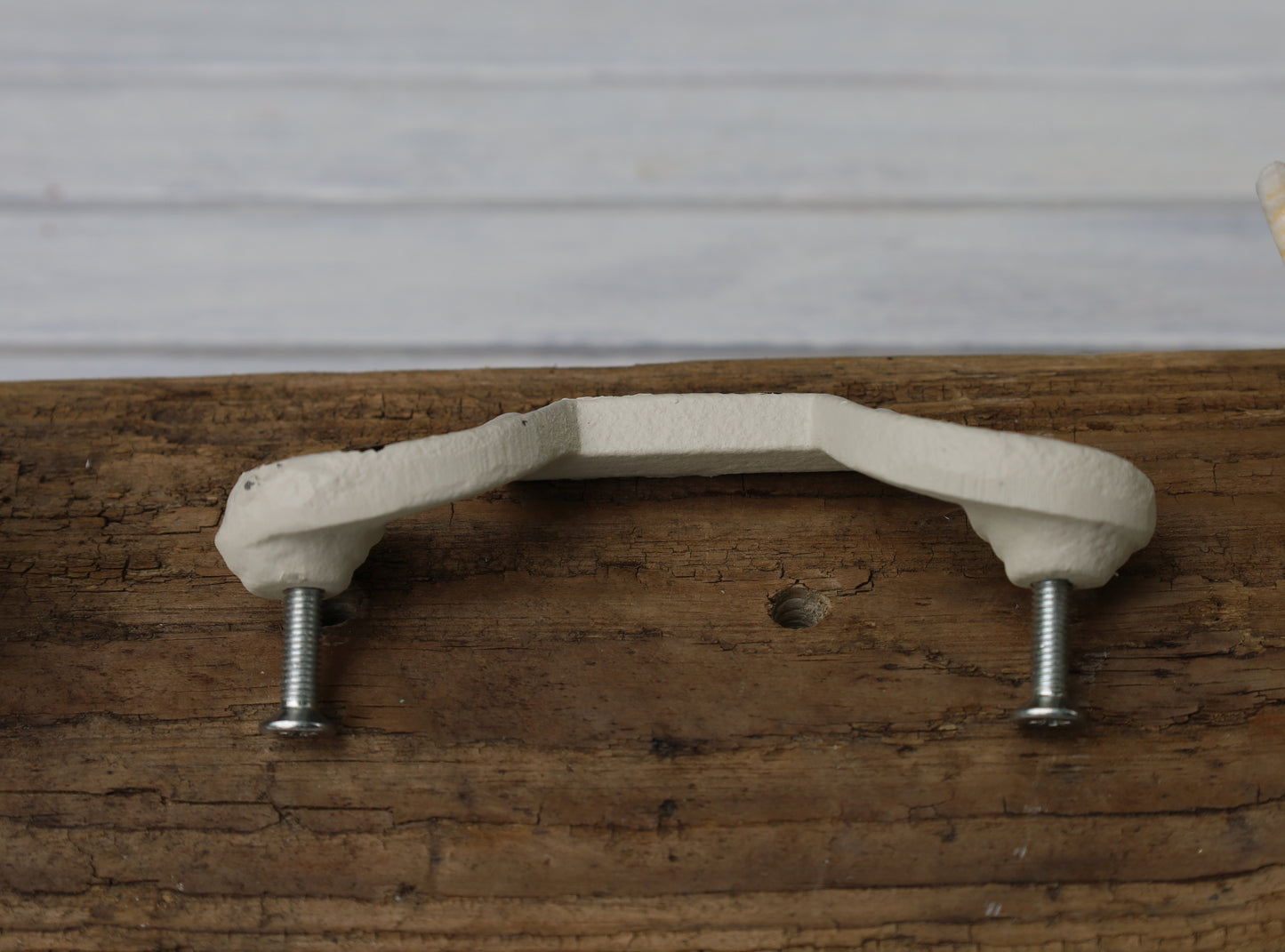 Shabby Chic Schubladengriff / Möbelknauf aus Eisen in Creme-Weiß