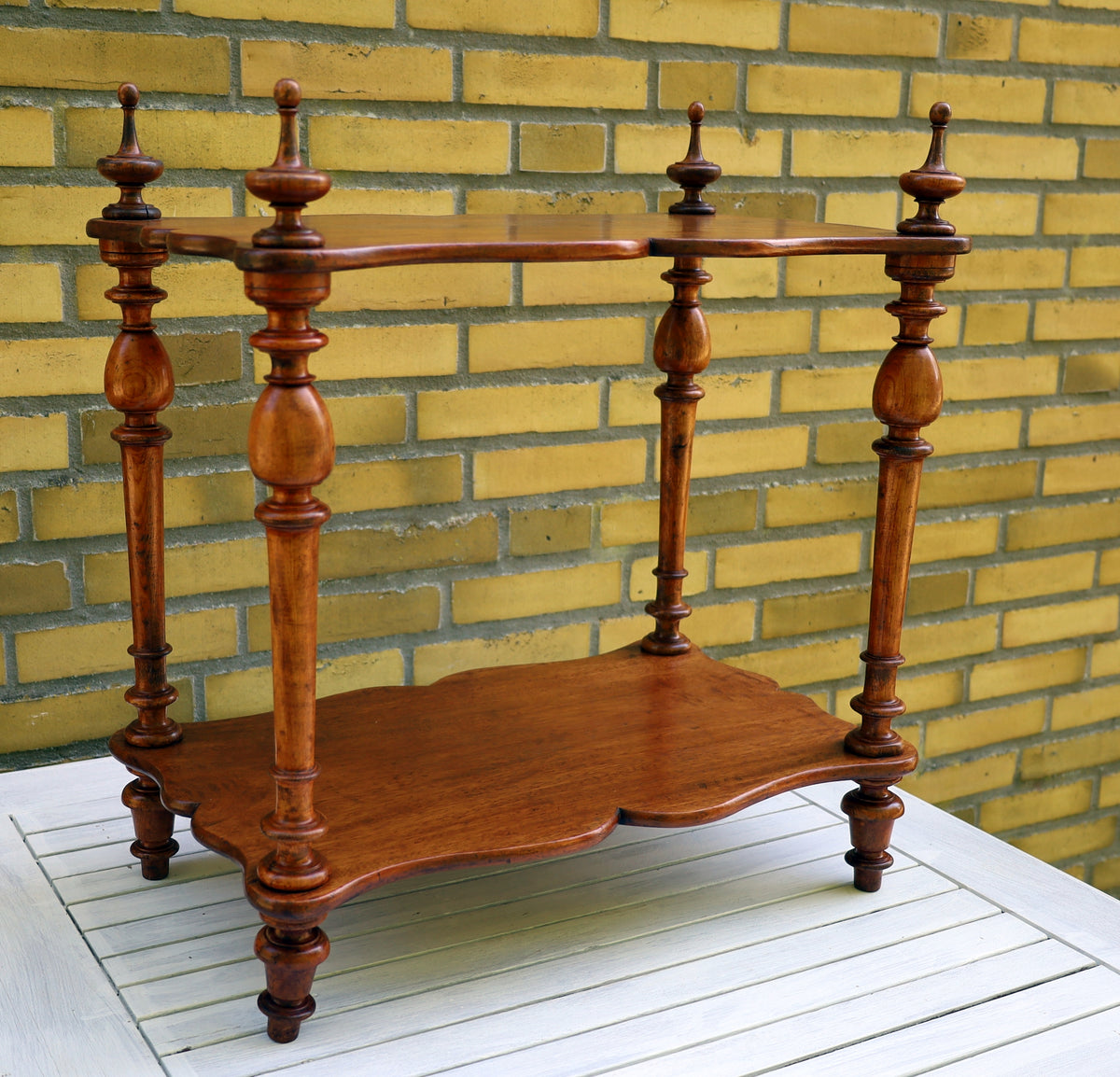 Antikes kleines französisches Regal aus Holz mit zwei Ablagen {{ Shabby Chic und Landhaus Deko }} {{ www.Stein-Alt.de }}