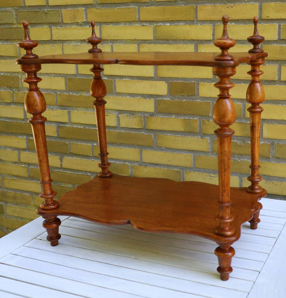 Antikes kleines französisches Regal aus Holz mit zwei Ablagen {{ Shabby Chic und Landhaus Deko }} {{ www.Stein-Alt.de }}