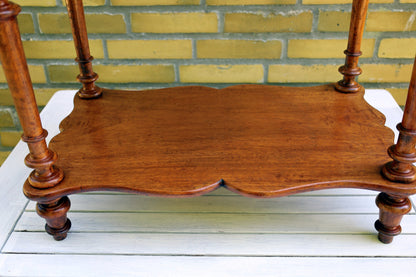 Antikes kleines französisches Regal aus Holz mit zwei Ablagen {{ Shabby Chic und Landhaus Deko }} {{ www.Stein-Alt.de }}