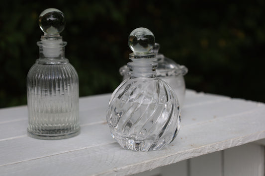 Fläschchen, kleine Flasche aus Glas mit Stopfen, verschiedene Formen
