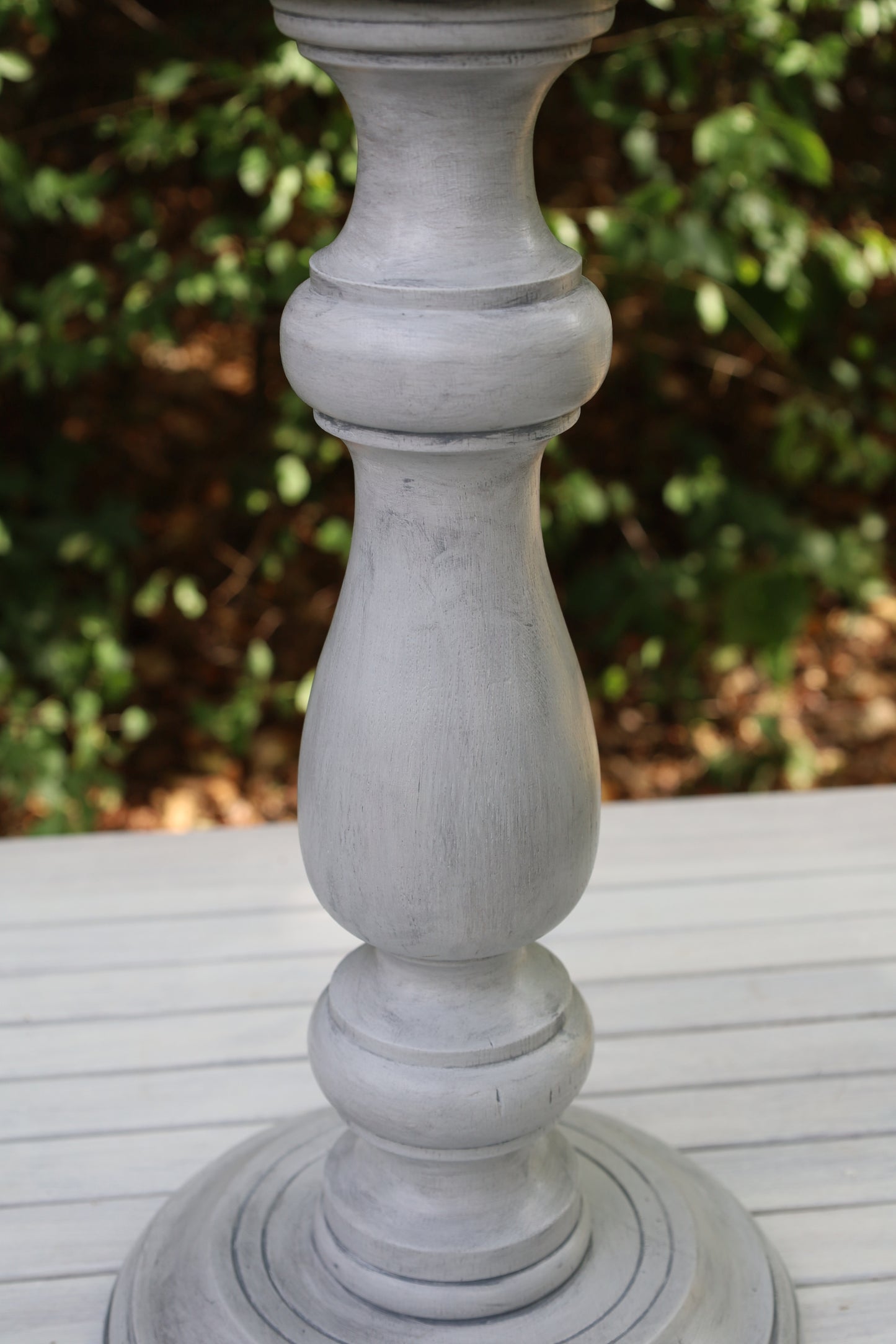 Dekorative Holzsäule Grau - Vintage Pflanzenständer & Kerzenleuchter