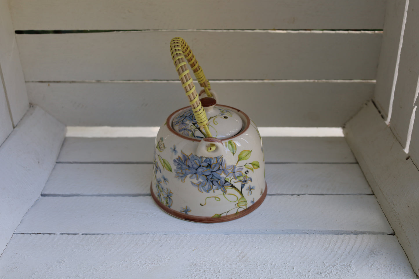 Teekanne aus Keramik inklusive Teesieb, 800 ml mit Blumenmotiv, Landhausstil