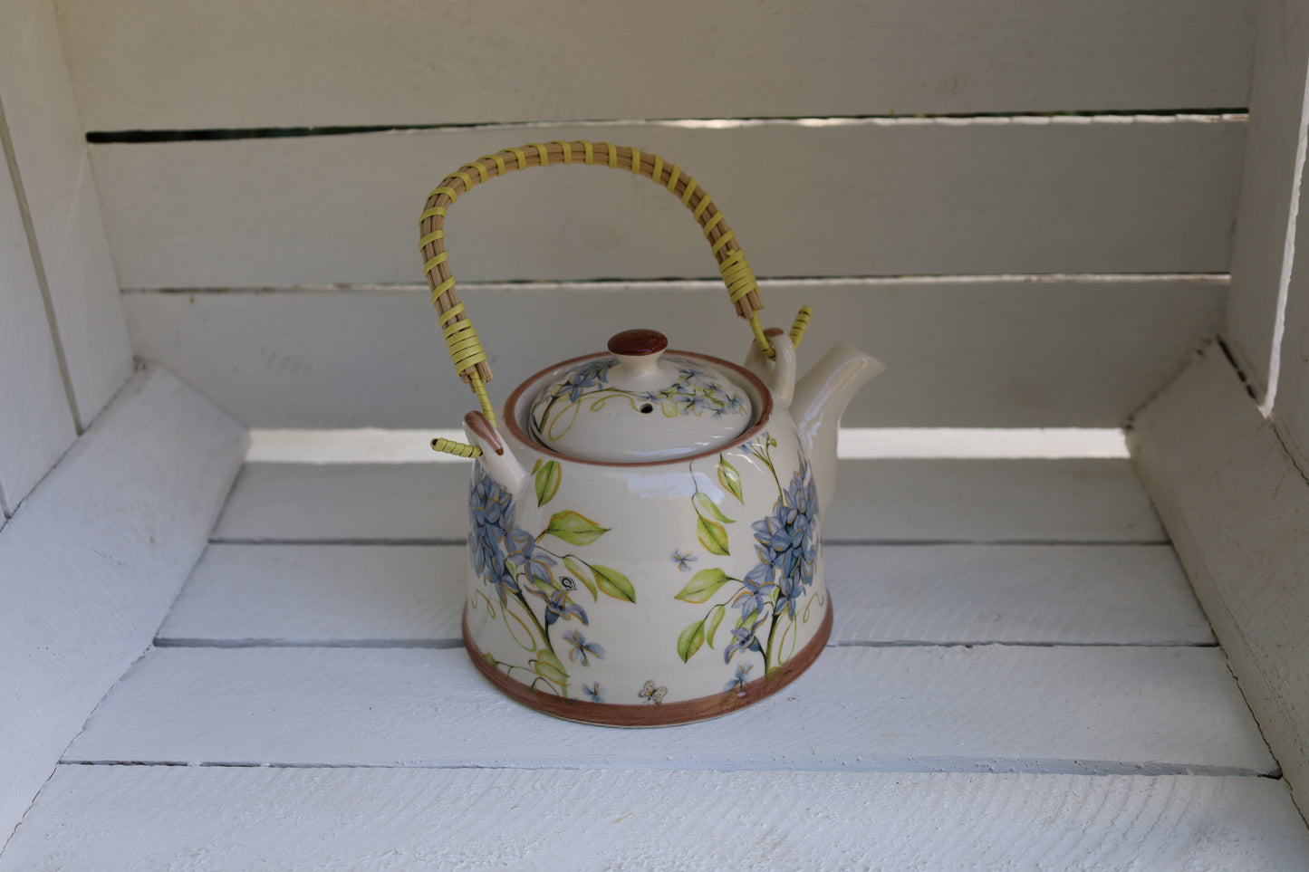 Teekanne aus Keramik inklusive Teesieb, 800 ml mit Blumenmotiv, Landhausstil