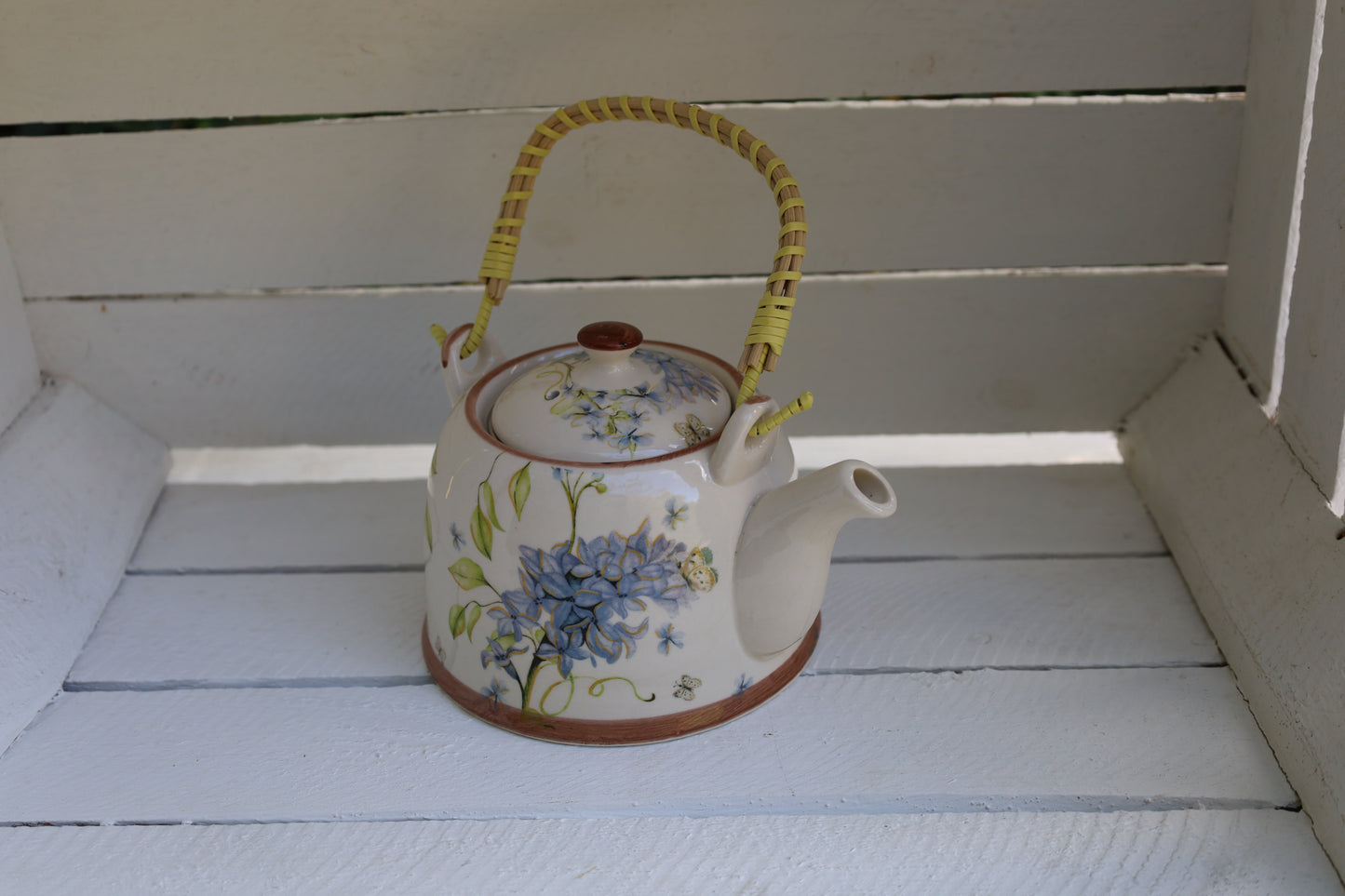 Teekanne aus Keramik inklusive Teesieb, 800 ml mit Blumenmotiv, Landhausstil
