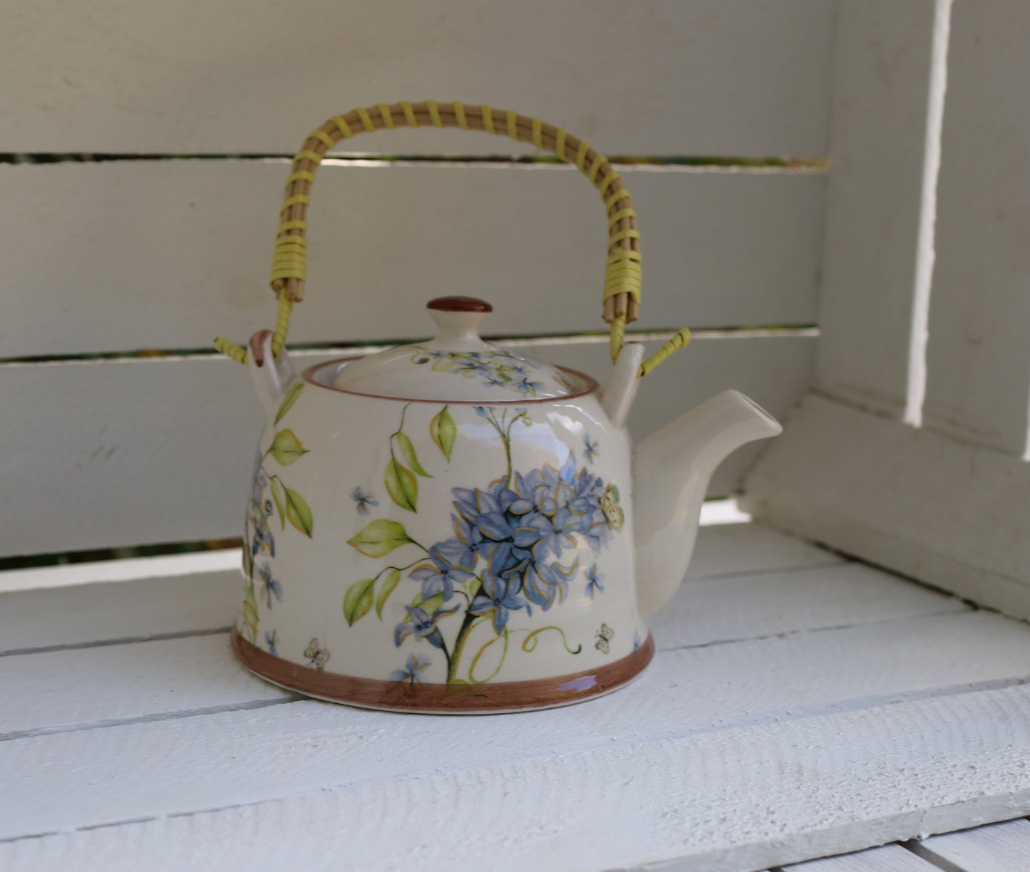 Teekanne aus Keramik inklusive Teesieb, 800 ml mit Blumenmotiv, Landhausstil