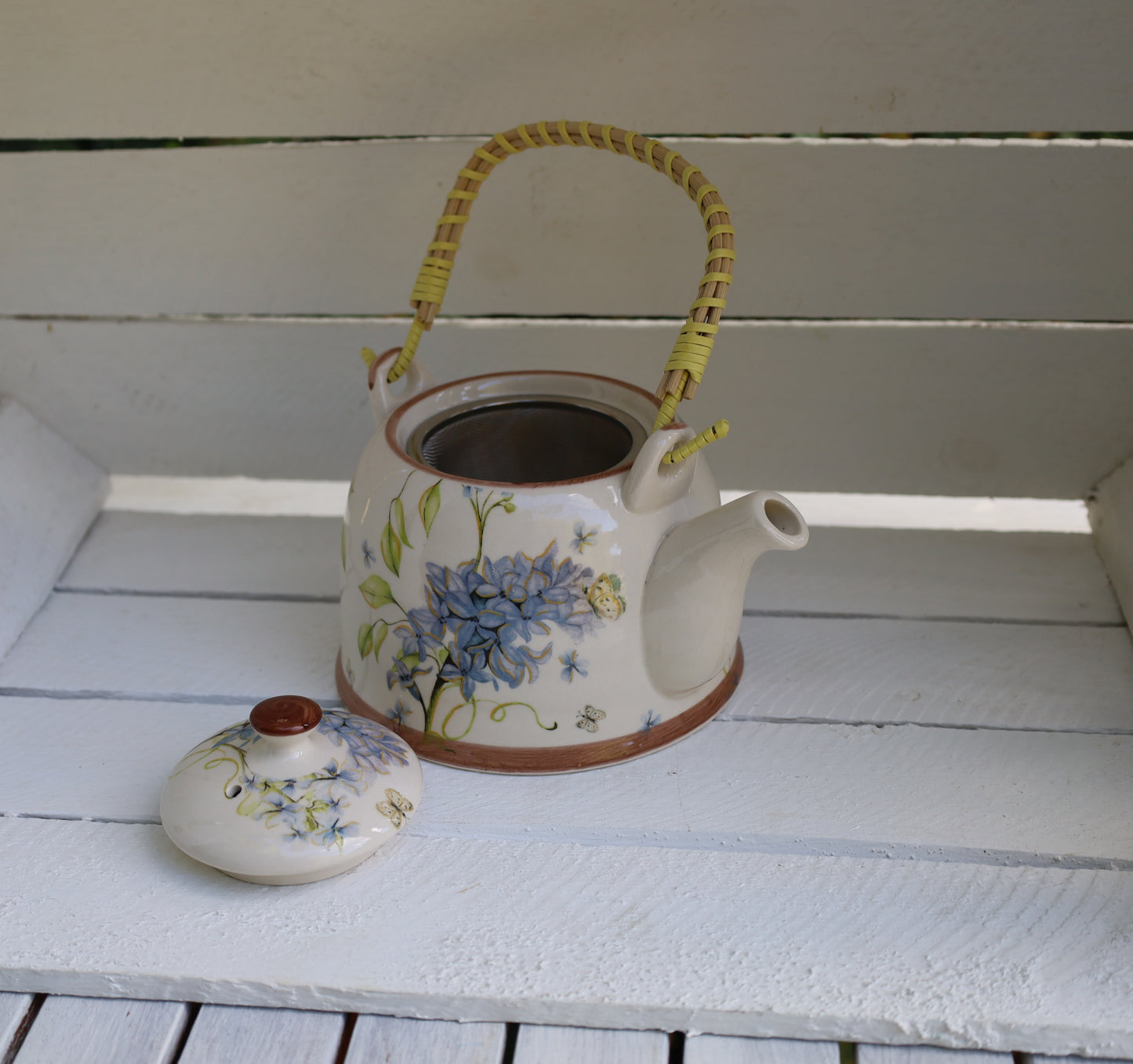 Teekanne aus Keramik inklusive Teesieb, 800 ml mit Blumenmotiv, Landhausstil