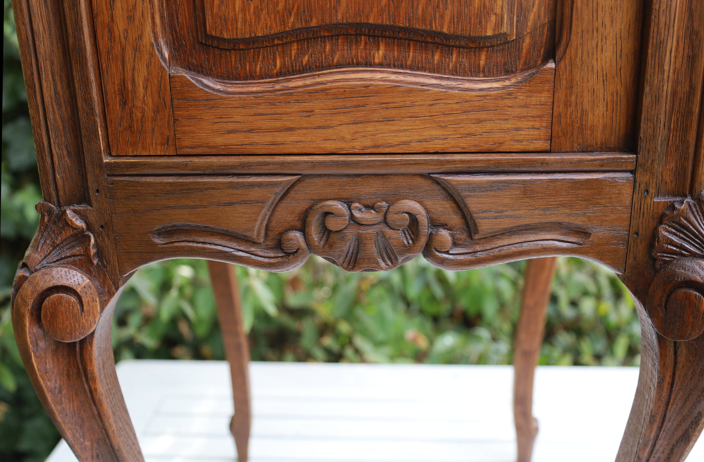 Antiker Nachttisch Louis XV Stil (1870-1890) - Nussbaum Schränkchen