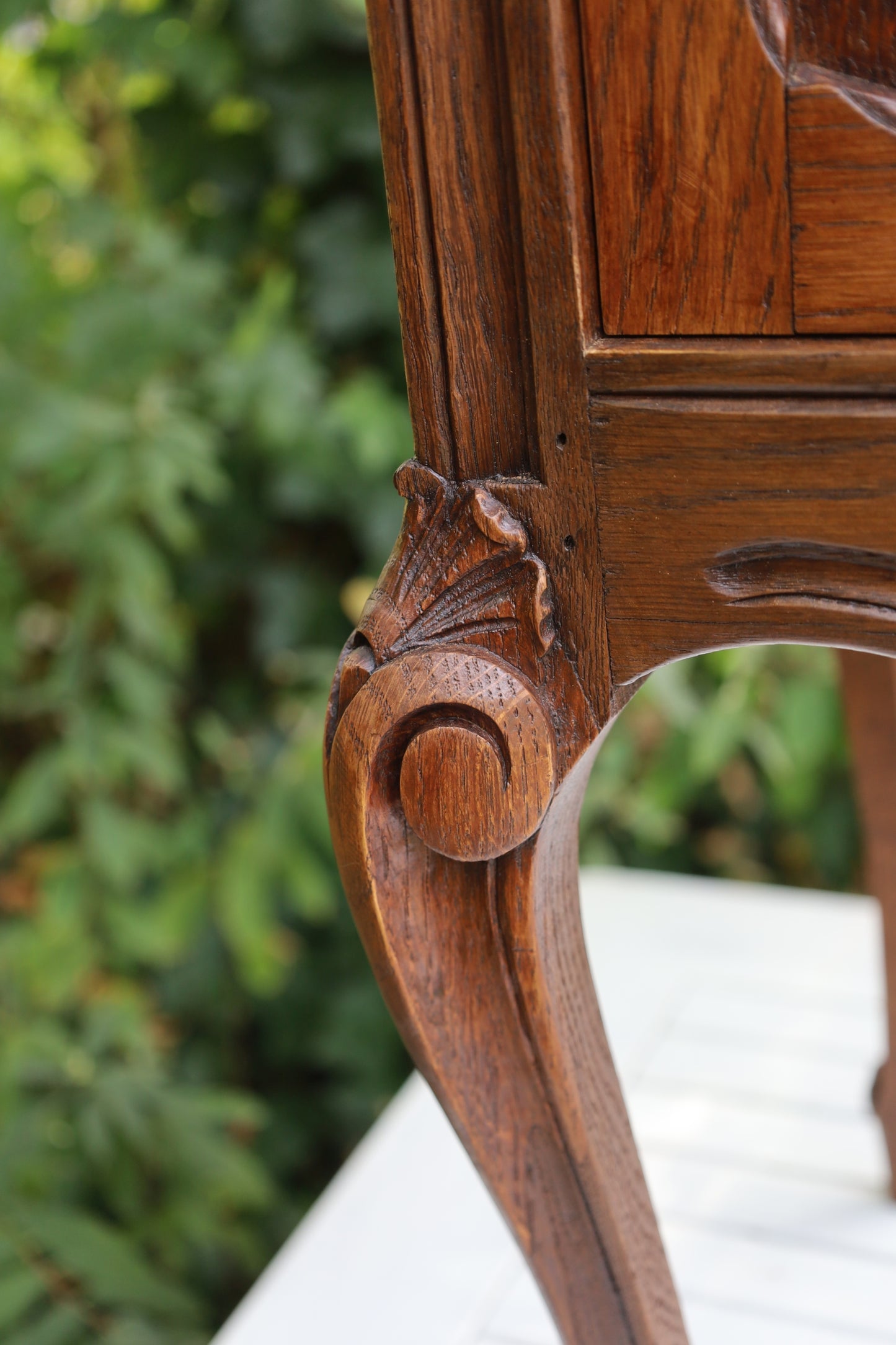 Antiker Nachttisch Louis XV Stil (1870-1890) - Nussbaum Schränkchen