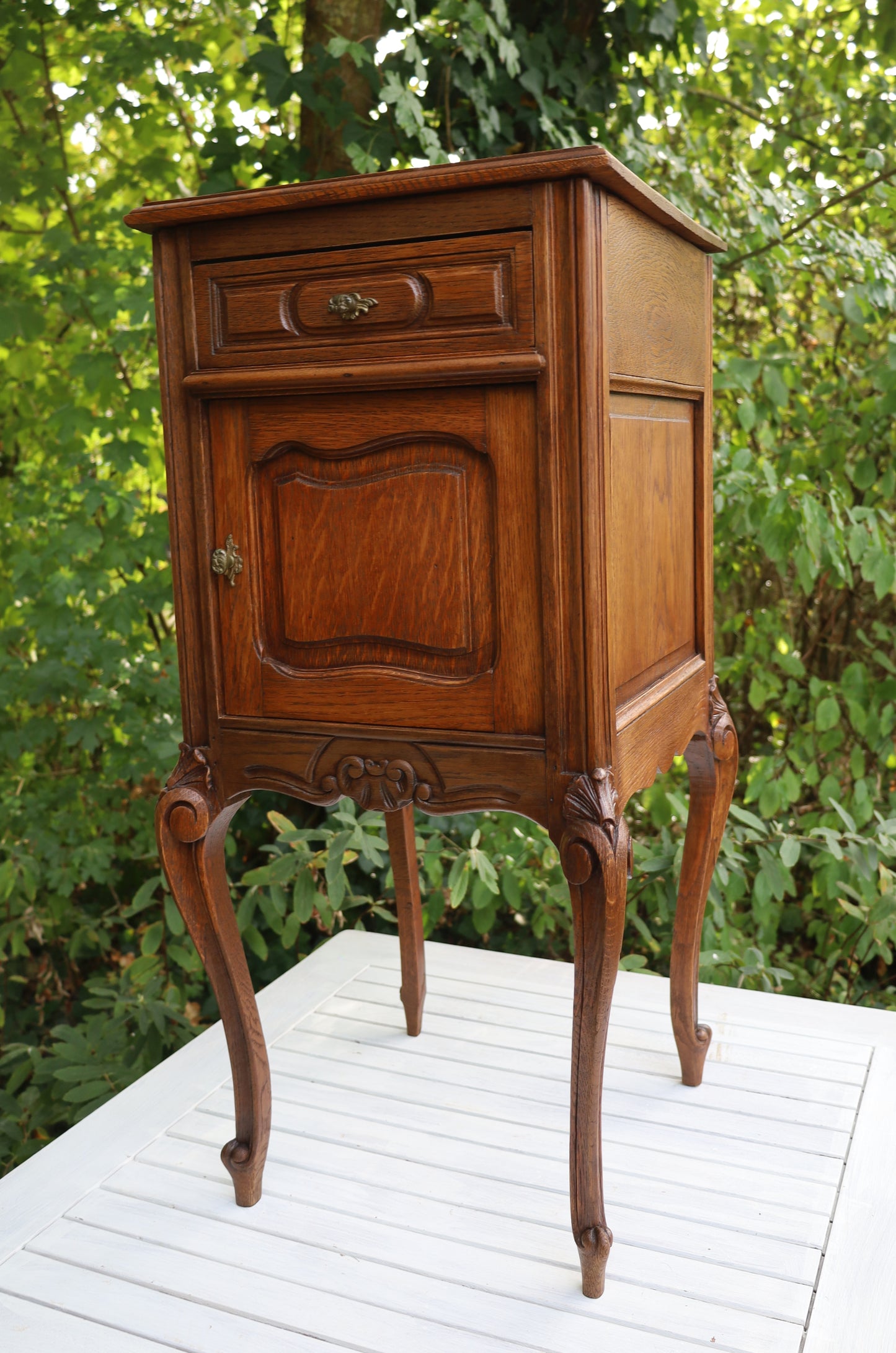 Antiker Nachttisch Louis XV Stil (1870-1890) - Nussbaum Schränkchen