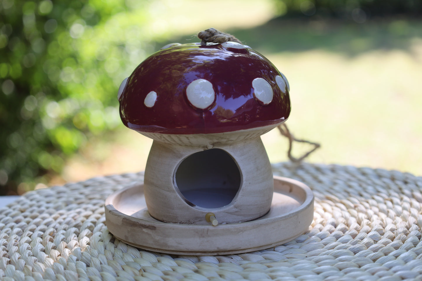 Vogelhäuschen / Schlafplatz für Vögel aus Keramik in Fliegenpilzform