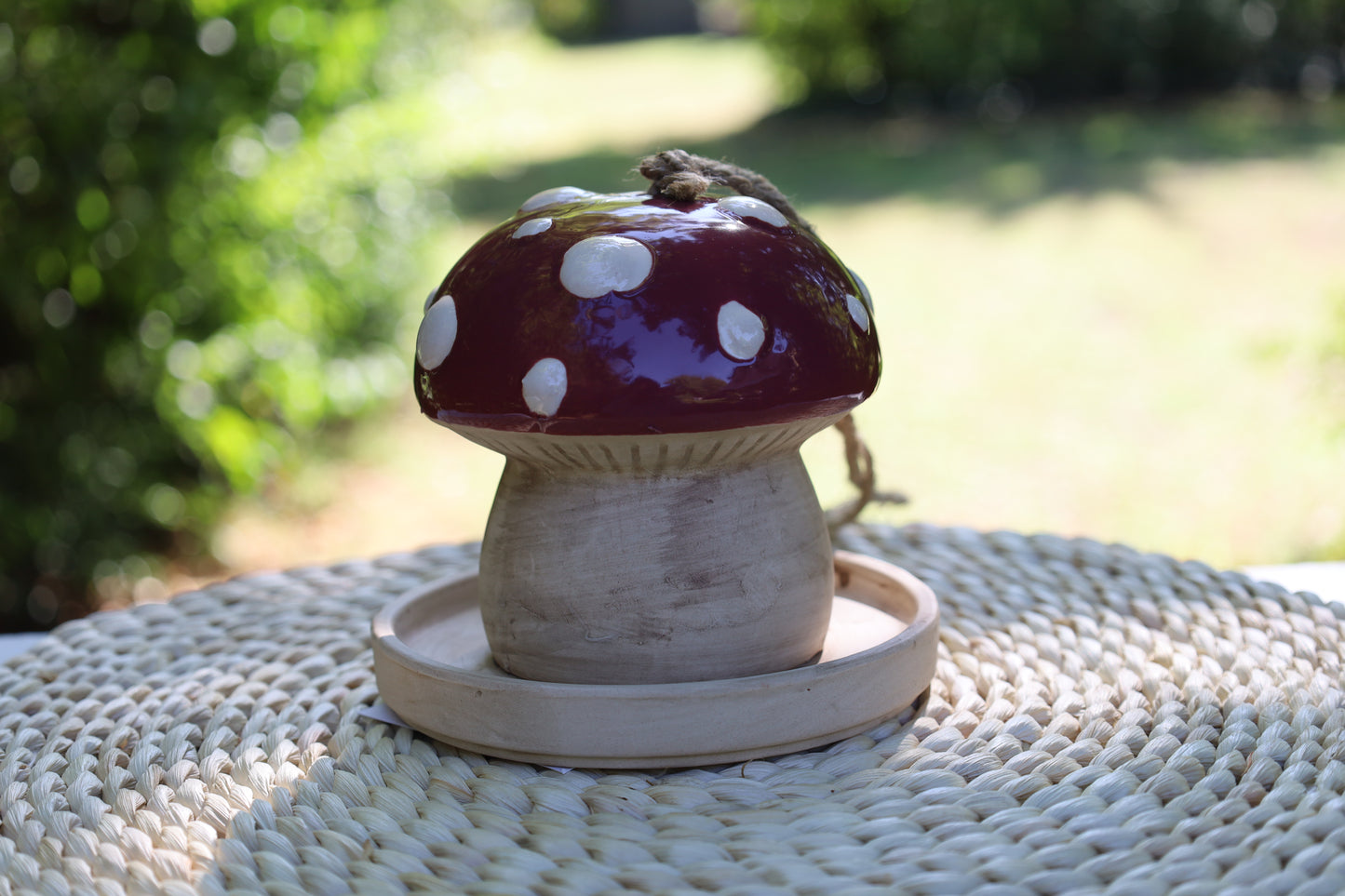 Vogelhäuschen / Schlafplatz für Vögel aus Keramik in Fliegenpilzform