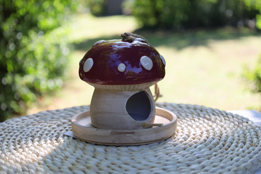 Vogelhäuschen / Schlafplatz für Vögel aus Keramik in Fliegenpilzform