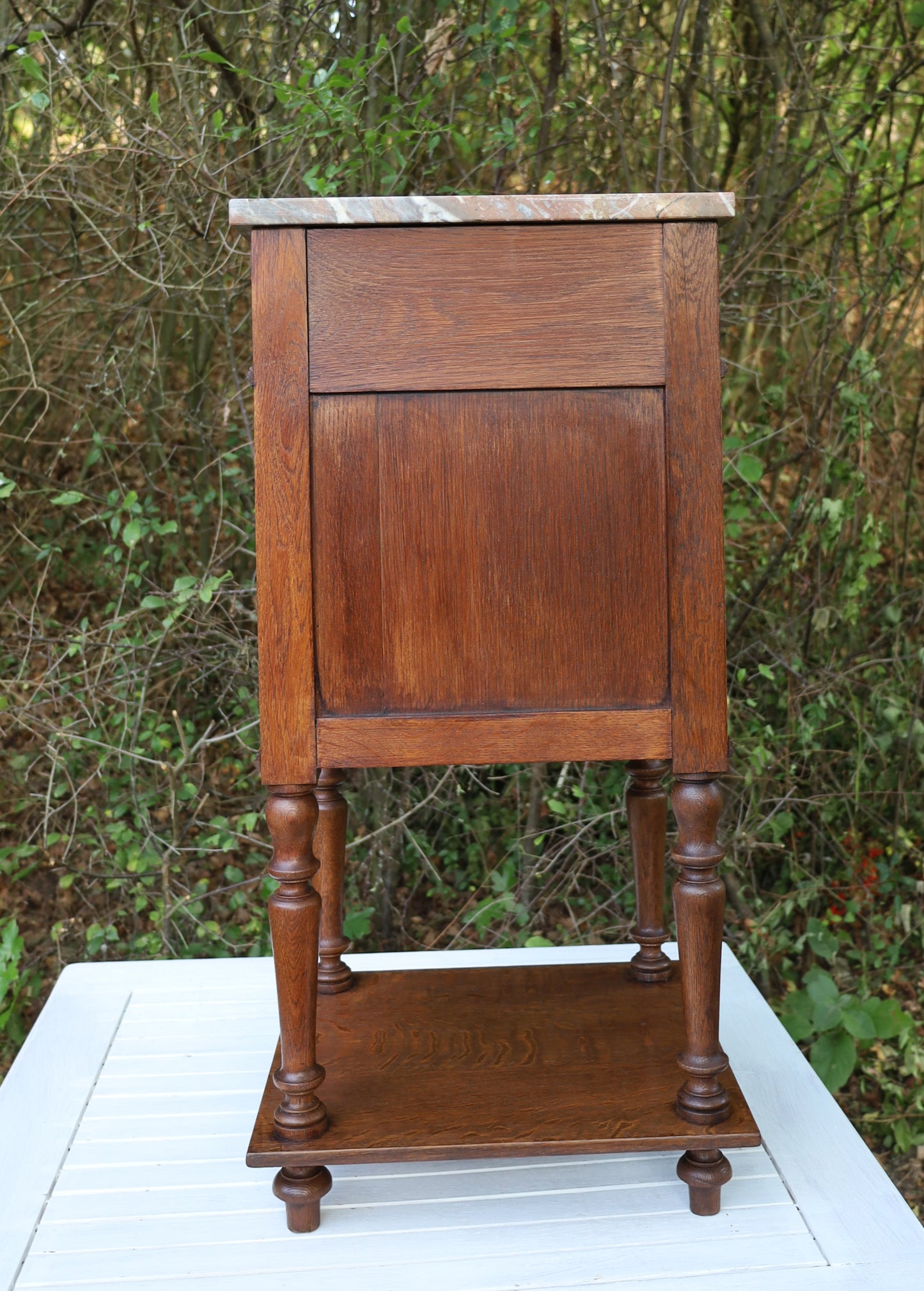 Antiker französischer Nachttisch Ende 19. Jh. - Eichenholz mit Marmorplatte