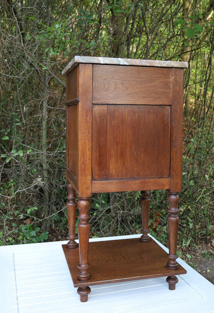 Antiker französischer Nachttisch Ende 19. Jh. - Eichenholz mit Marmorplatte {{ Shabby Chic und Landhaus Deko }} {{ www.Stein-Alt.de }}