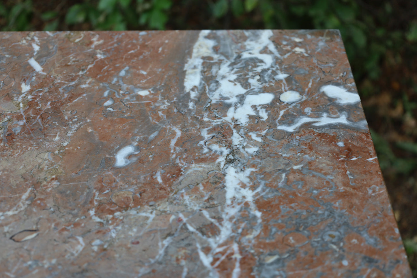 Antiker französischer Nachttisch Ende 19. Jh. - Eichenholz mit Marmorplatte