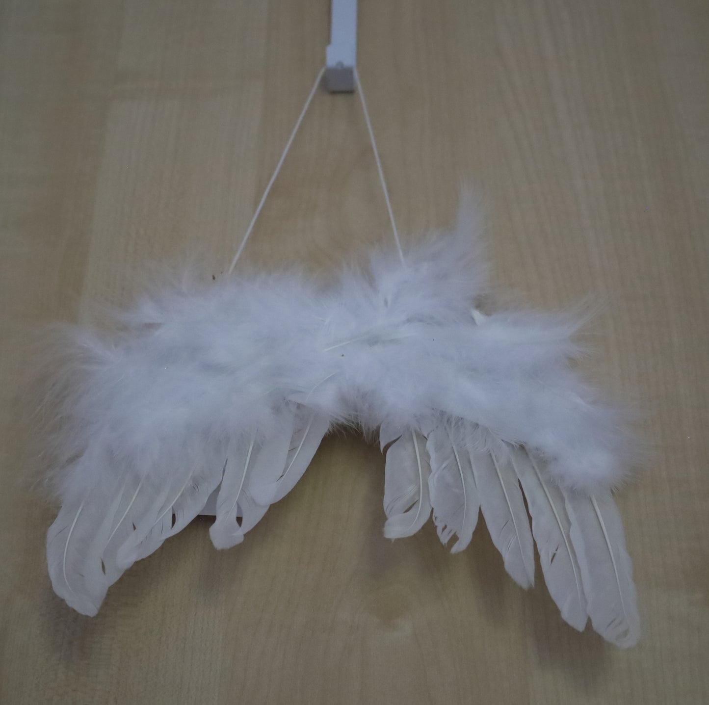 Weihnachtsanhänger Engelsflügel Weiß aus Federn 20x17 cm - Landhausstil