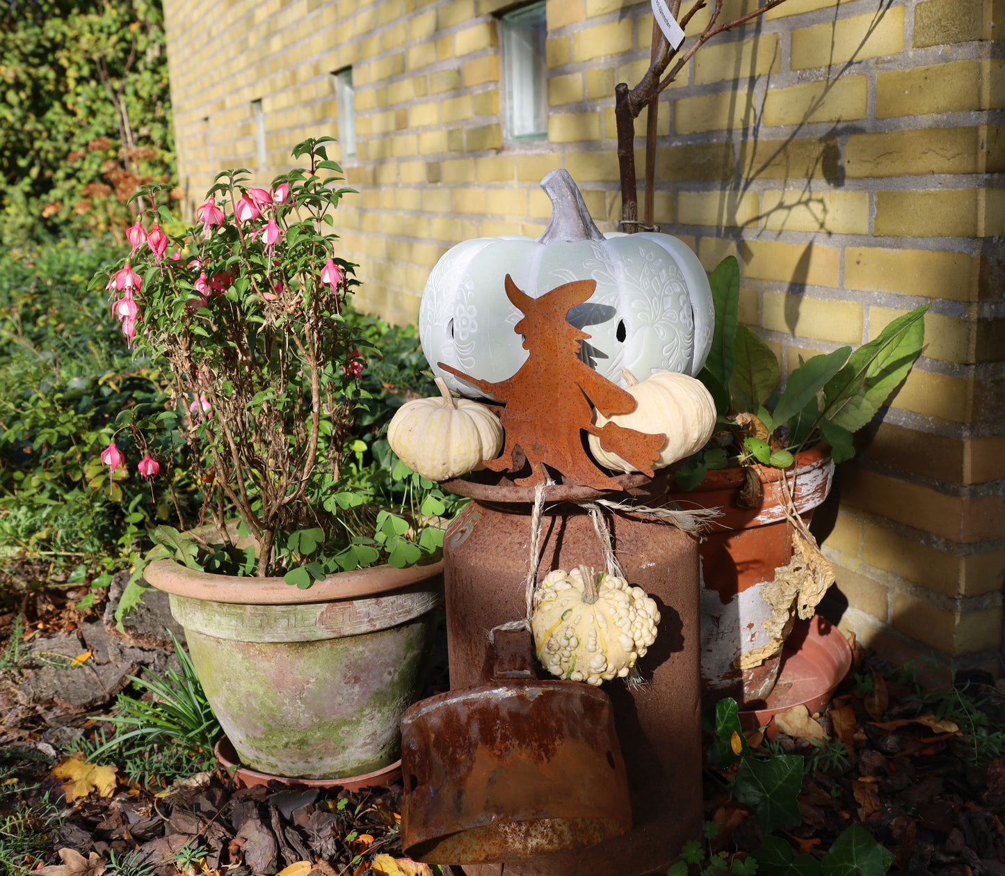 Kürbis-Figur Steinguss Grün - Herbstdeko mit Lichterkette