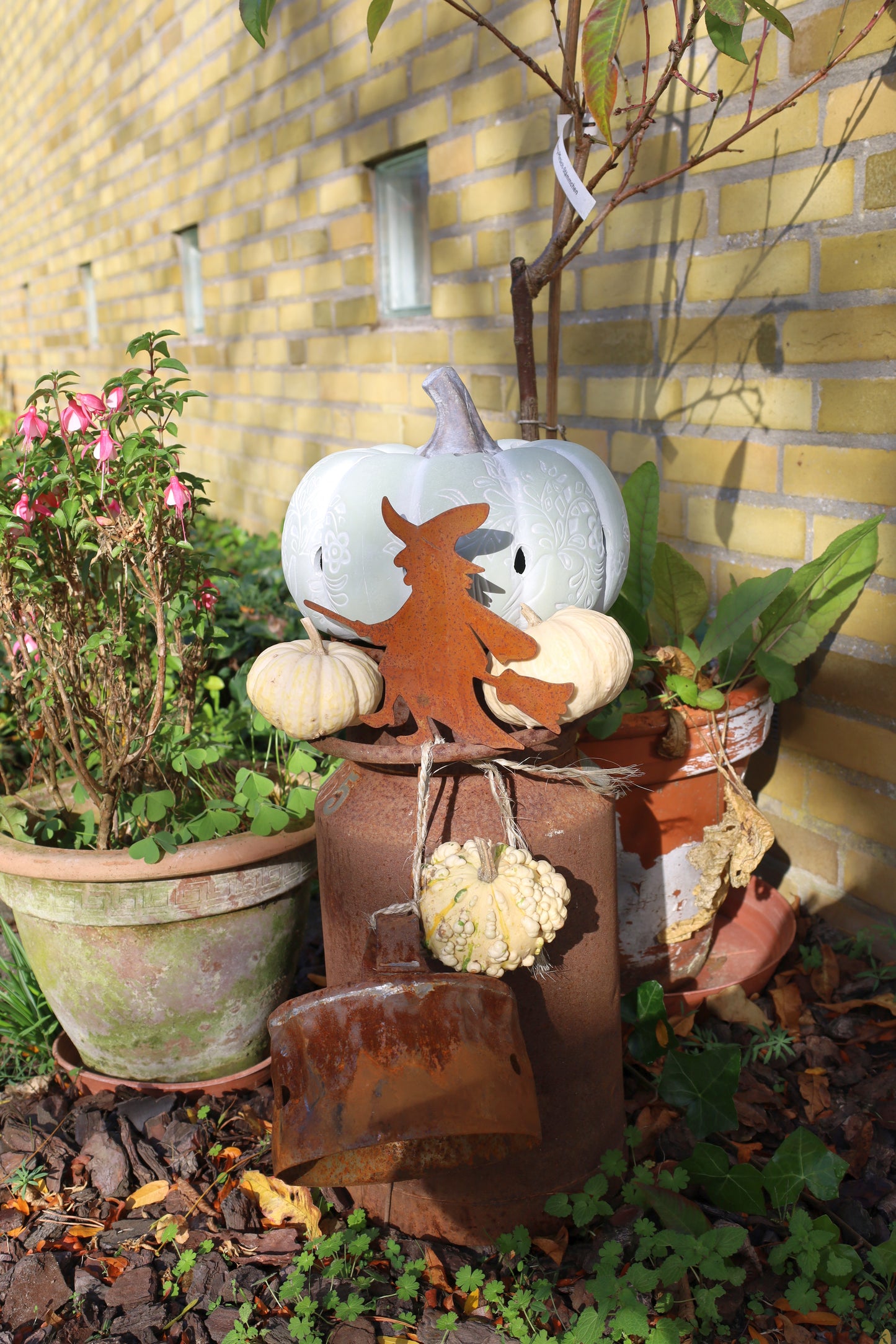Kürbis-Figur Steinguss Grün - Herbstdeko mit Lichterkette