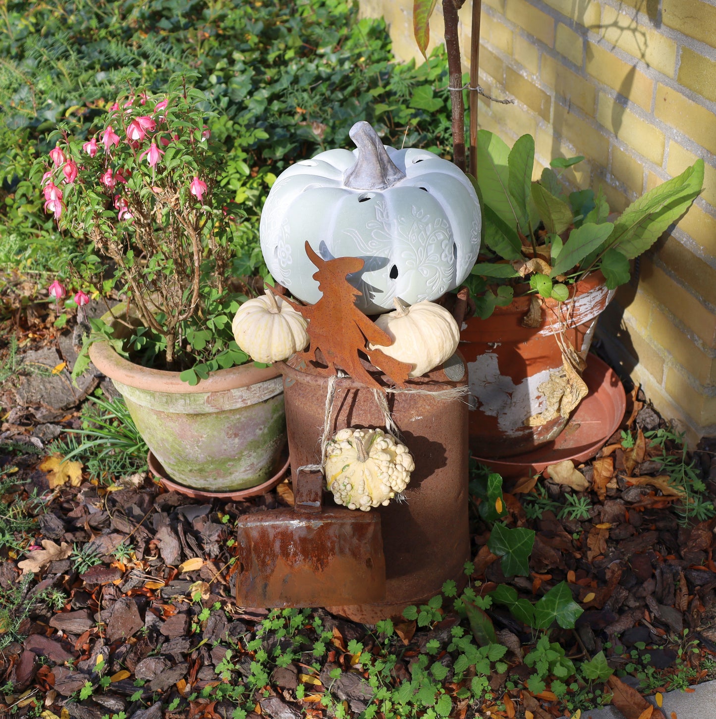 Kürbis-Figur Steinguss Grün - Herbstdeko mit Lichterkette