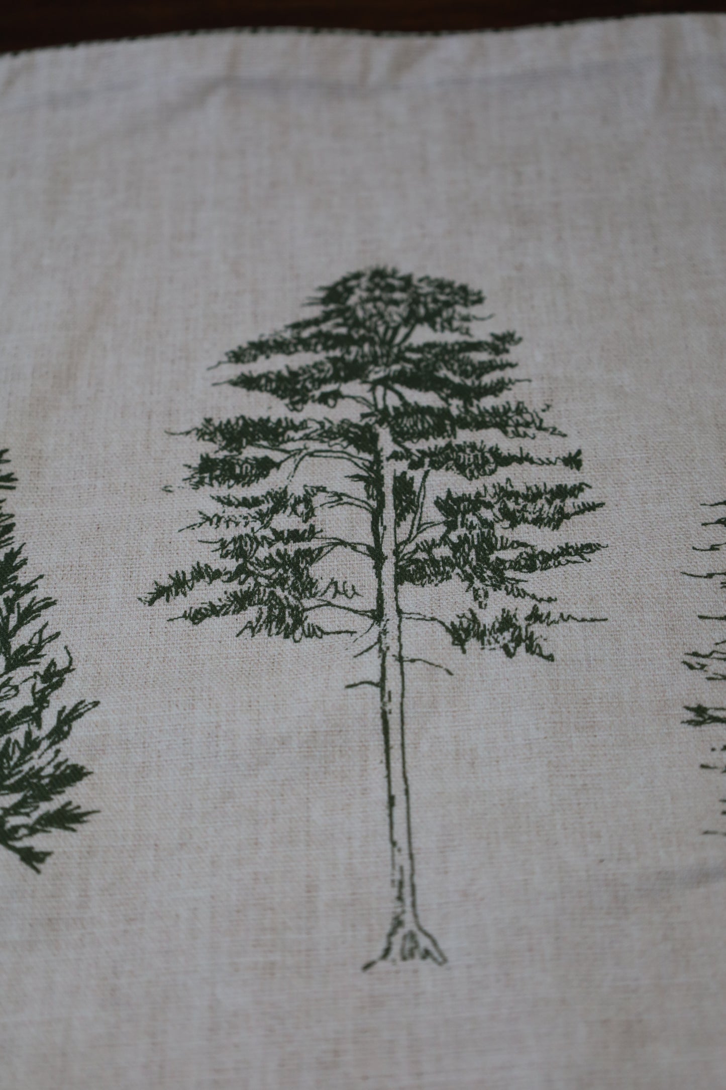 Winterliche Tischdecke Baumwolle Tannenbaum-Motiv Beige Grün – Landhaus-Stil